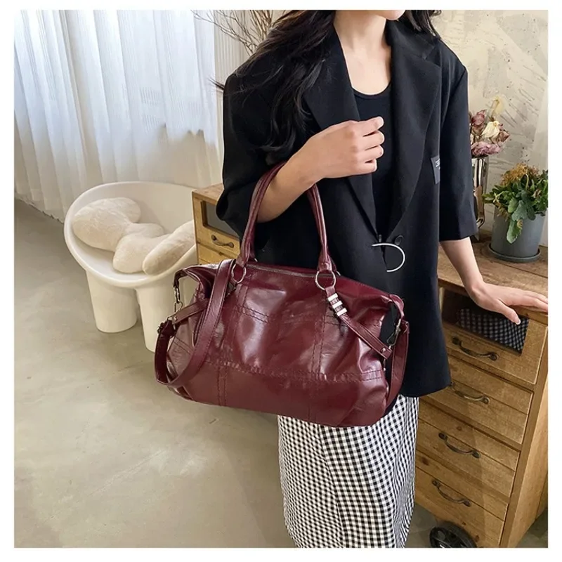 2024 New Large Capacity Retro Women's Bag Niche Exquisite Texture Fashionable Shoulder Handbag Simple Trendy Tote Crossbody Bag