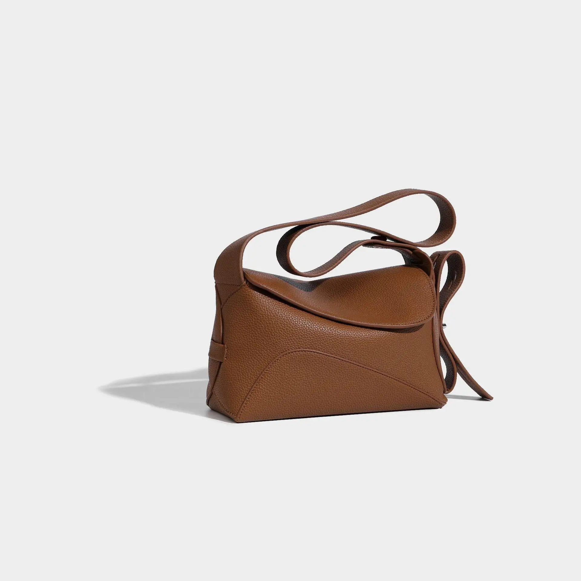 

Faionable пригородная сумка-подушка, маленькая квадратная женская сумка на одно плечо с наклонным крестом, мягкая искусственная кожа, повседневная застежка-молния