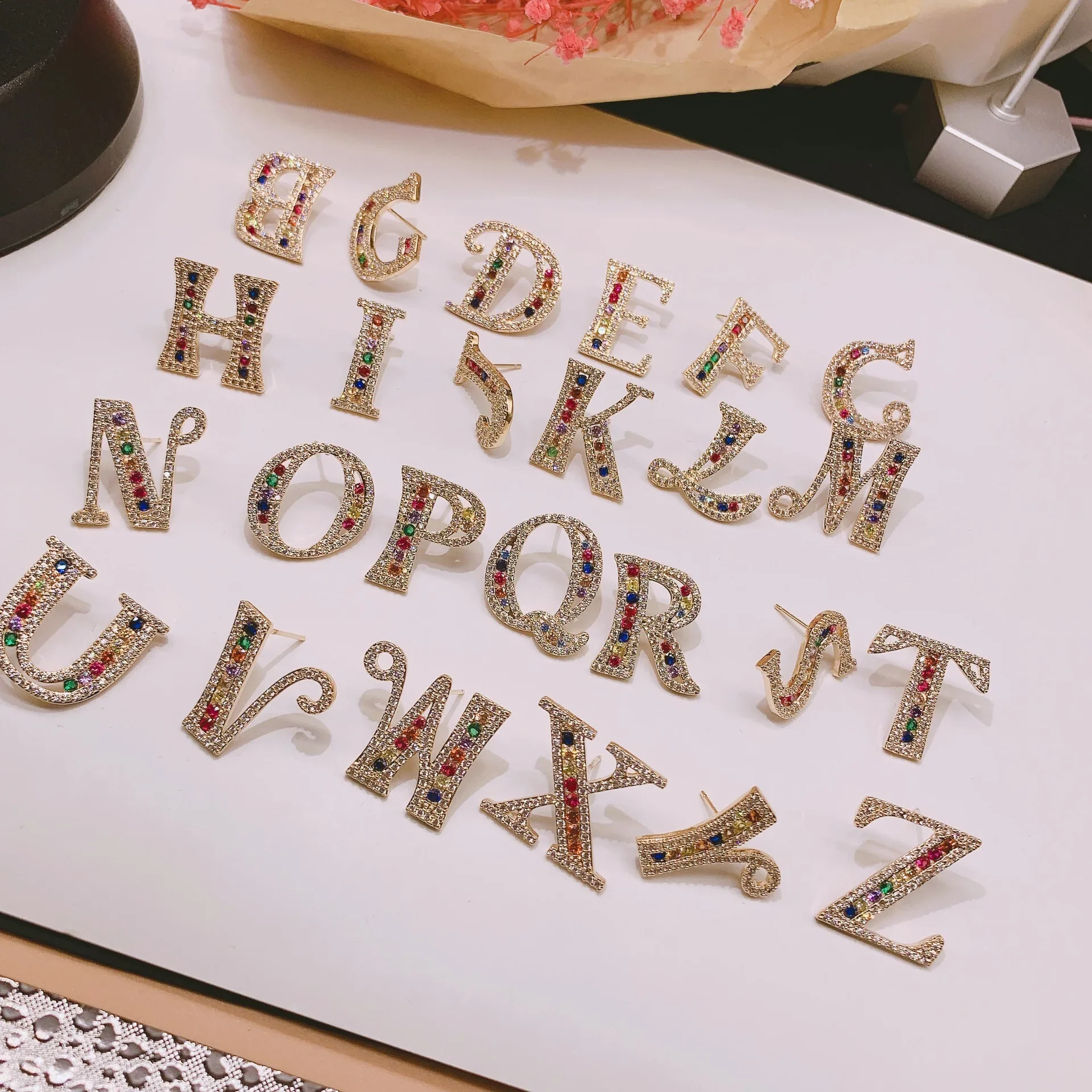 

26-серьги-гвоздики с буквами A-Z, алфавит, медь, циркон, буквы, бриллиантовый кулон, серьги-гвоздики со стразами, серьги с буквами, подарок для девочек