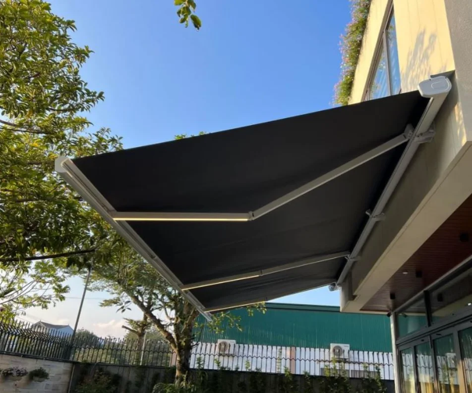 Factory Customization Waterproof Fabric Aluminum Alloy Frame Stylish Sunshade High Quality Outdoor Awning Simple Style Canopy