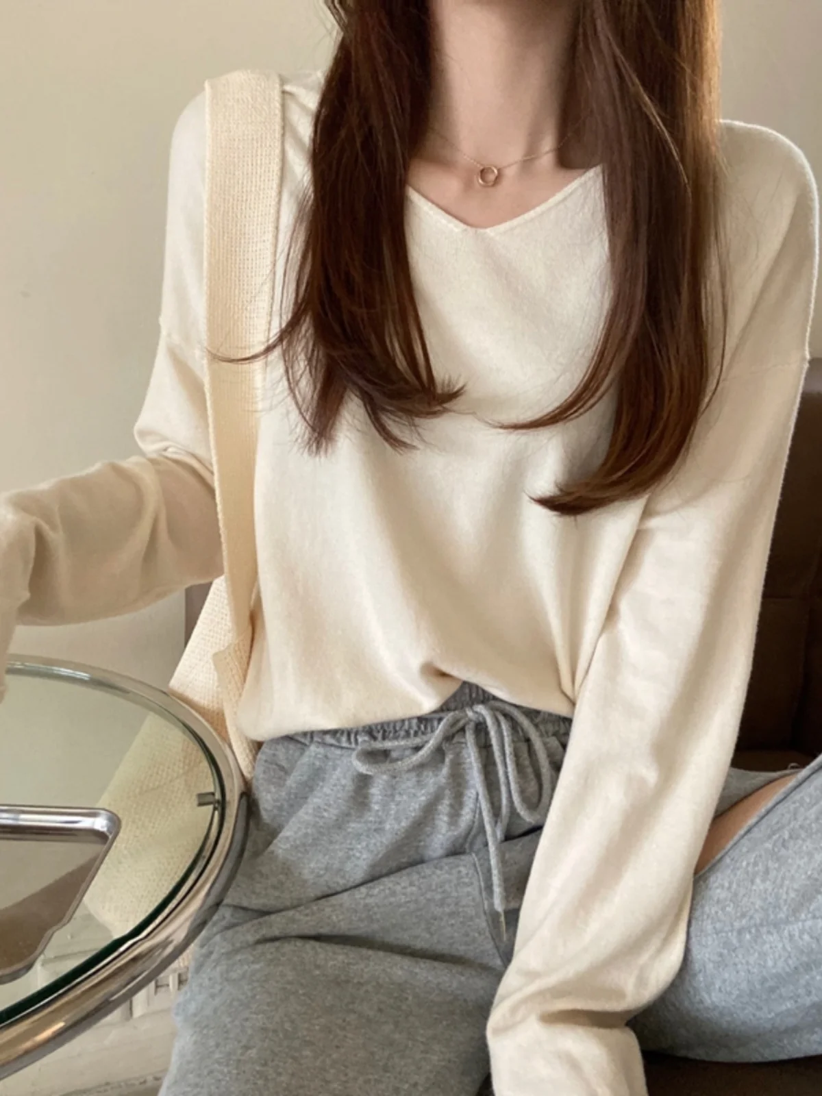 

Женская базовая рубашка больших размеров с V-образным вырезом и длинным рукавом, свободного кроя, в корейском стиле, осенне-зимняя, универсальная, в стиле Gentle Wind