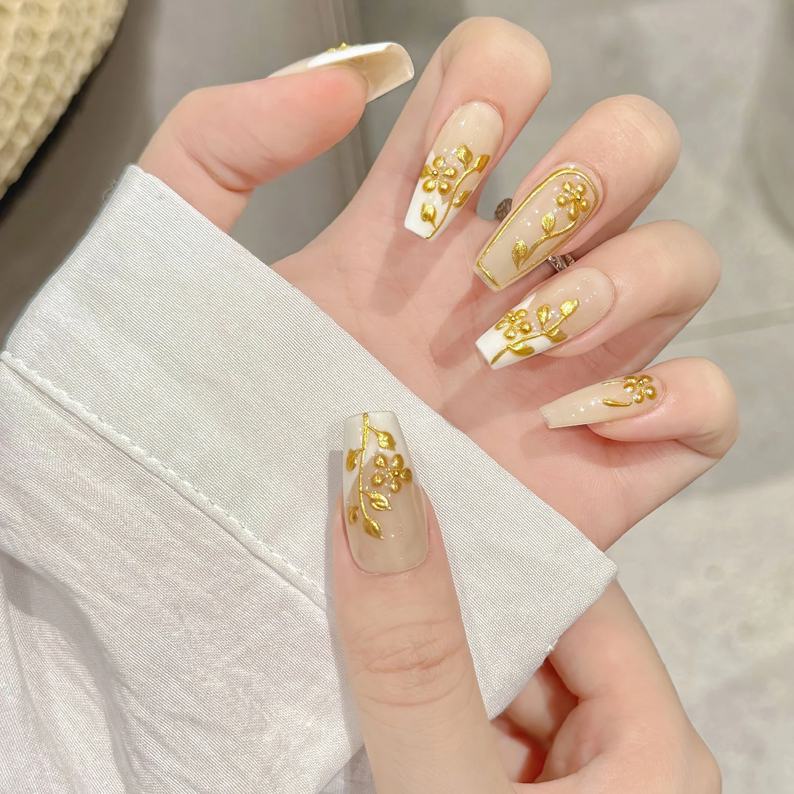 10pcs White French Press On Nails Handmade Gold Foil Flower Autumn Day False Nail Tips Gentle MId-length Fake Nail For Women