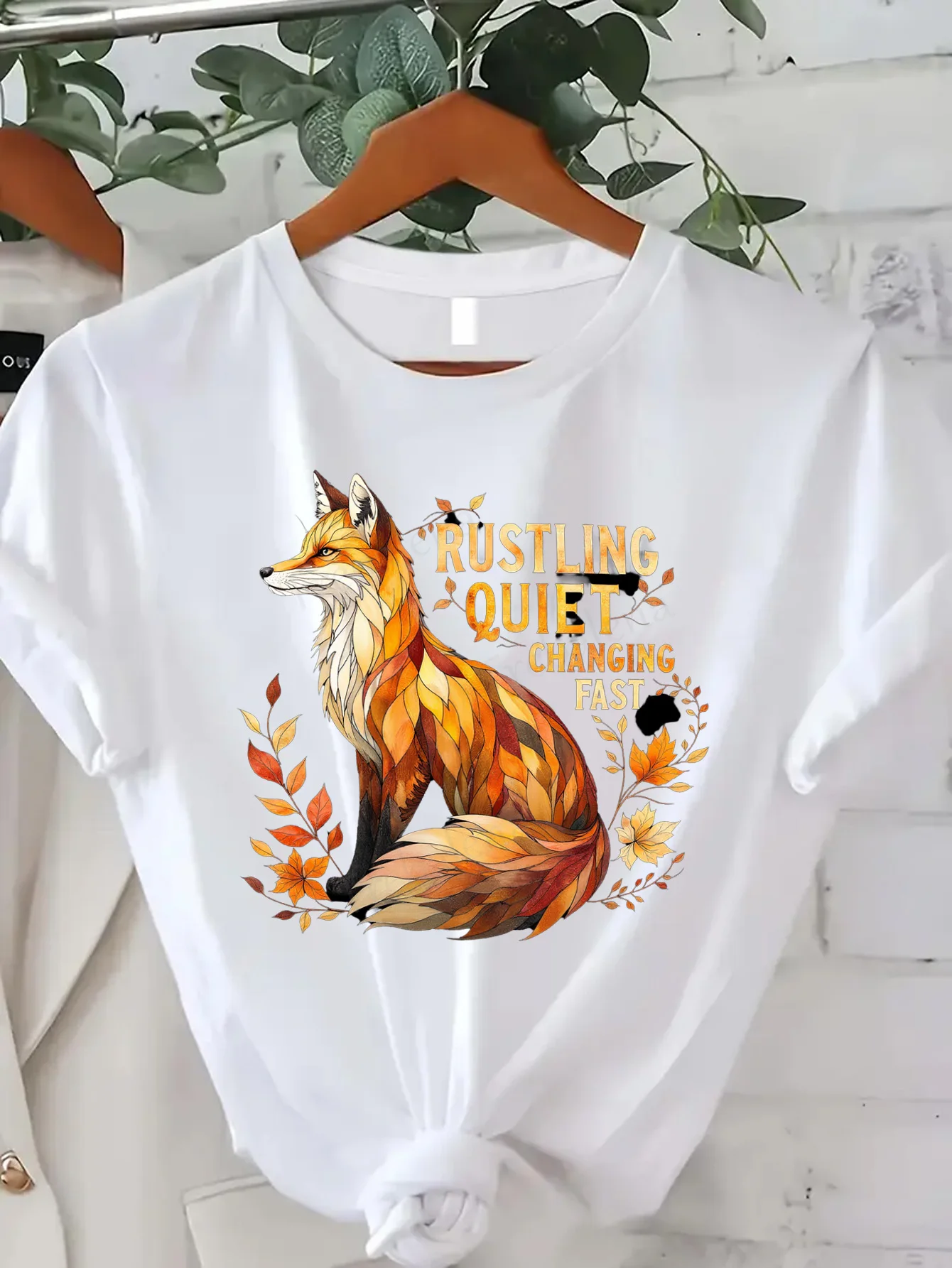 Comfortable Women's Print T-shirt Autumn Fox T-Shirt - Rustling Quiet Changing Fast Graphic Tee