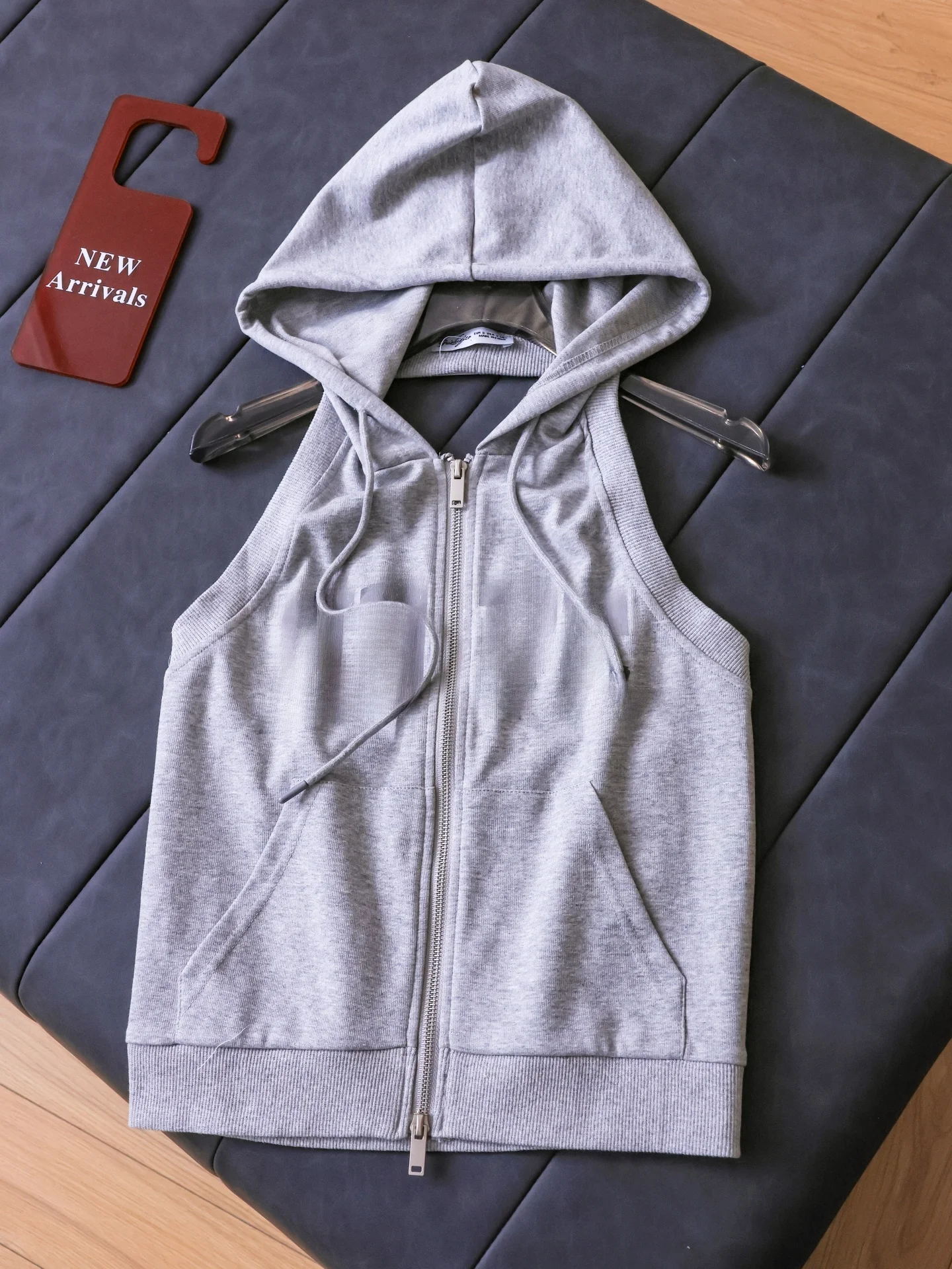 

Retro Distressed Letter Pattern Slimming Backless Hooded Sleeveless Vest Versatile Outerwear Women's Tank Top T039
