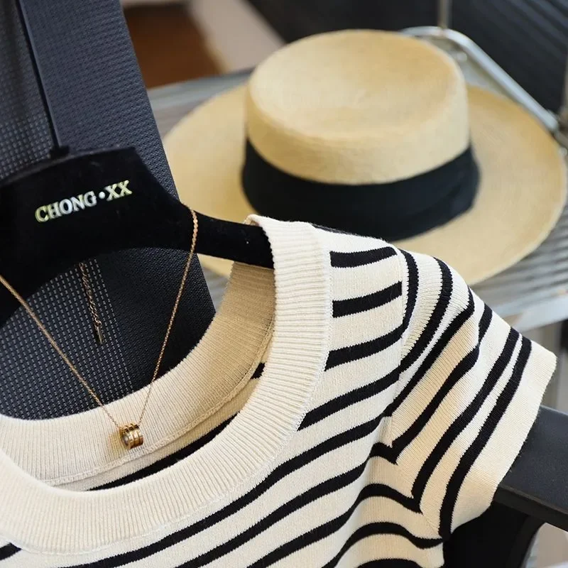 T-shirt lavorata a maglia a righe francesi da donna moda estiva scollo a U top casual a maniche corte T-shirt basic tutte abbinate in seta ghiacciata femminile