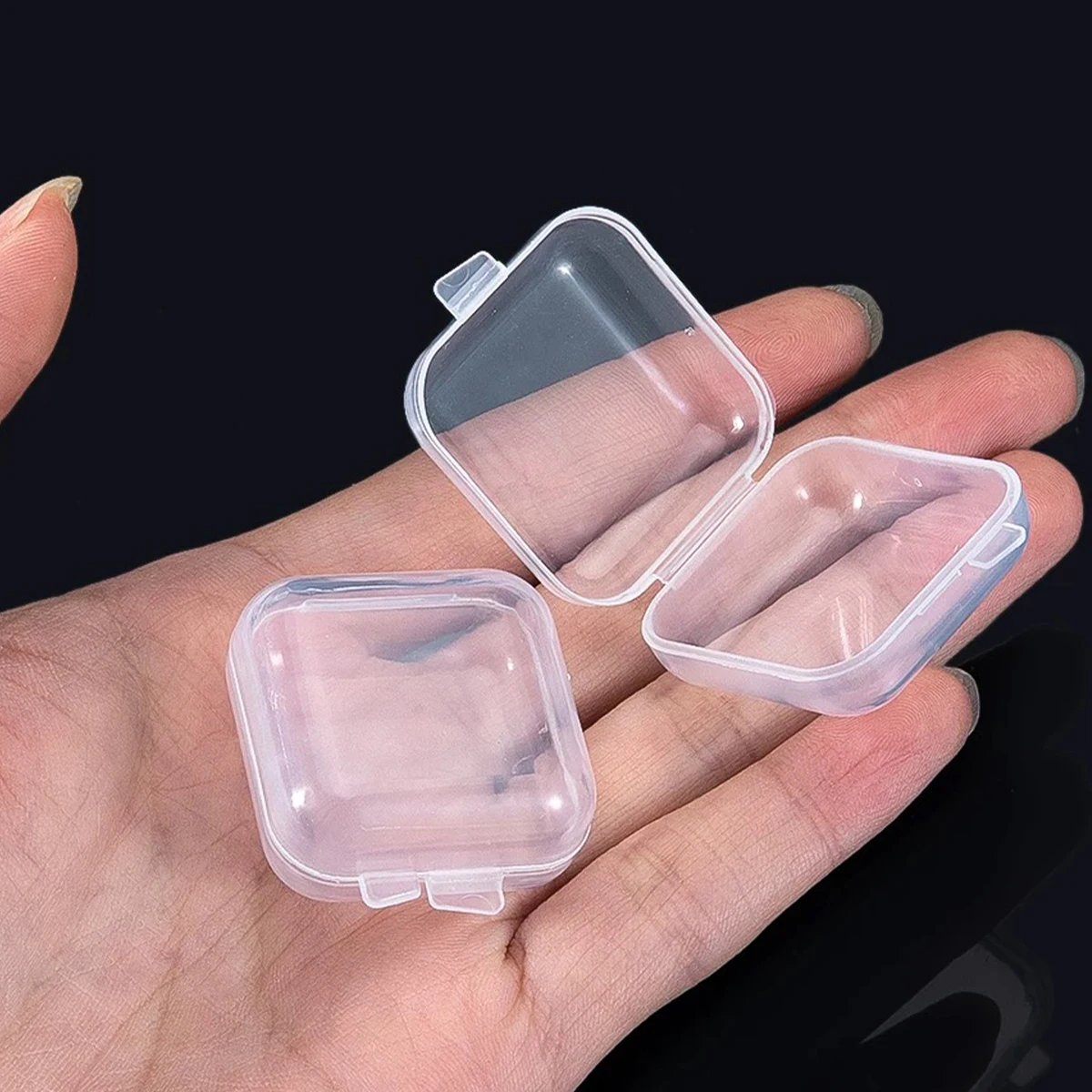 الجملة صندوق تخزين مربع صغير البلاستيك الشفاف غطاء الوجه علبة صغيرة حبة مجوهرات أقراط Dustof تخزين حزمة صناديق
