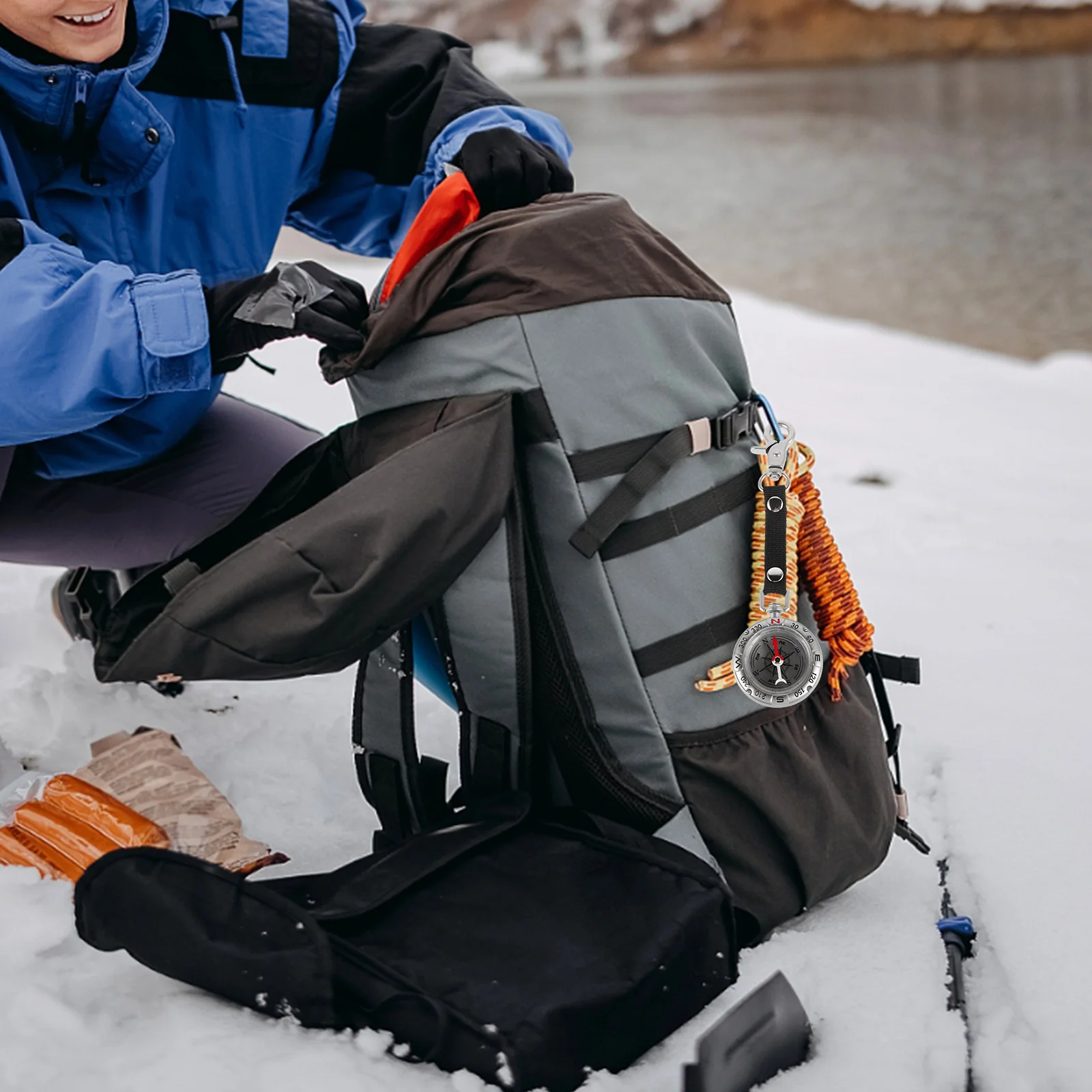 

1pcs Zinc Alloy Compass Keychain Durable Mini Pendant for Camping Hiking Portable Outdoor Gear with Key Ring Hook Design