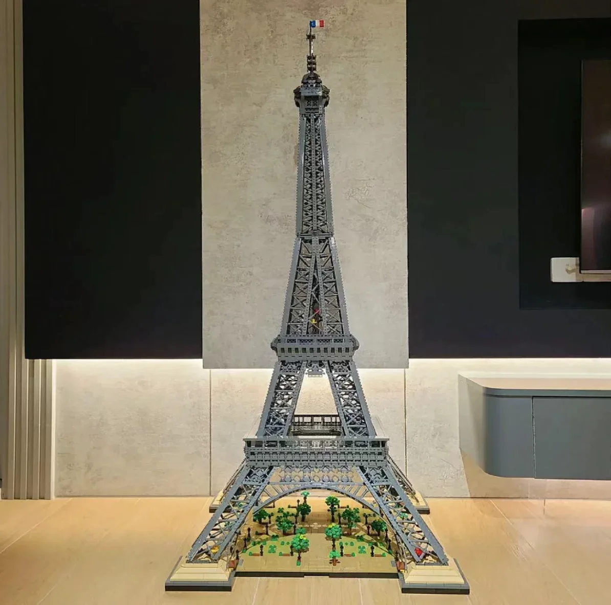 

10001 PCS Large Eiffel Tower Building Blocks Bricks Kids Birthday Christmas Gifts Toy Compatible 10307 STOCK