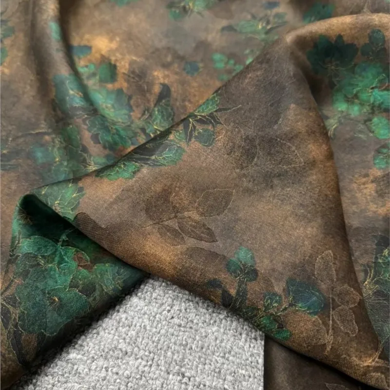 หมุดสีดํา 25momme ผ้าไหมตาข่ายกลิ่นดอกไม้พรุนสําหรับชุดเสื้อเชิ้ตผู้ชายและผู้หญิง