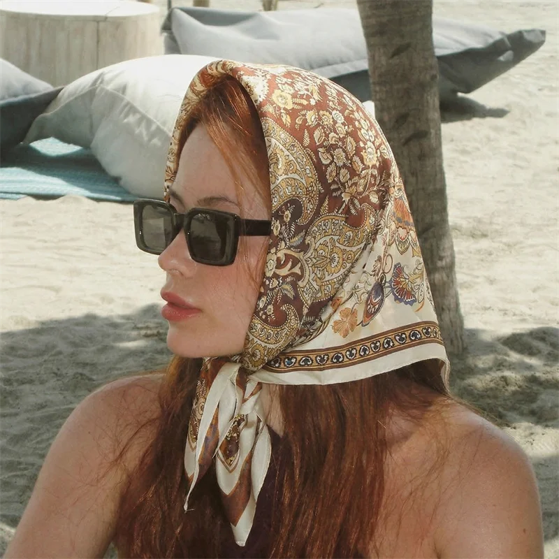 

Атласный квадратный платок 2026 для женщин: мусульманский хиджаб, элегантный шелковый шейный платок с принтом, шаль, повязка на голову, аксессуар для волос, бандана