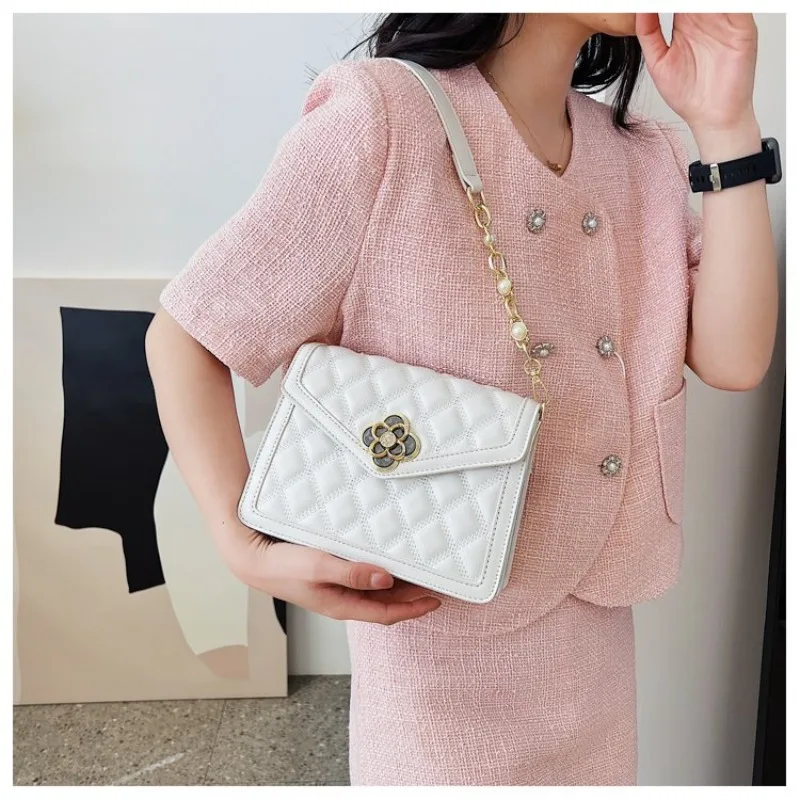 

Chic Drawstring Closure Crossbody Bag For Women Adjustable Underarm Shoulder Bag For A Unique Custom Fit
