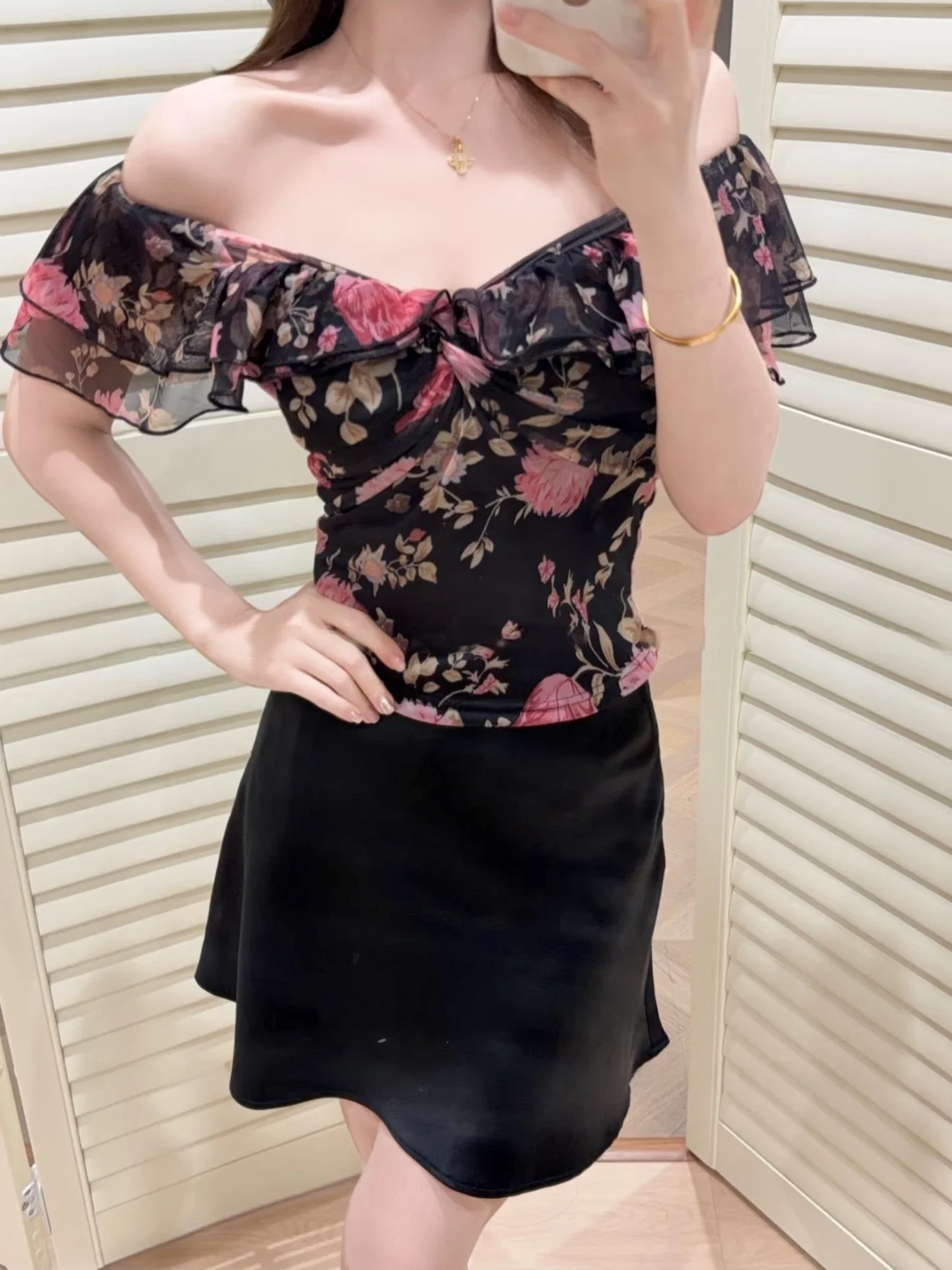 

Floral Embellished High Elasticity Lace Trim Short Sleeve Women's Chiffon Top One Shoulder Design Slimming Waist Effect