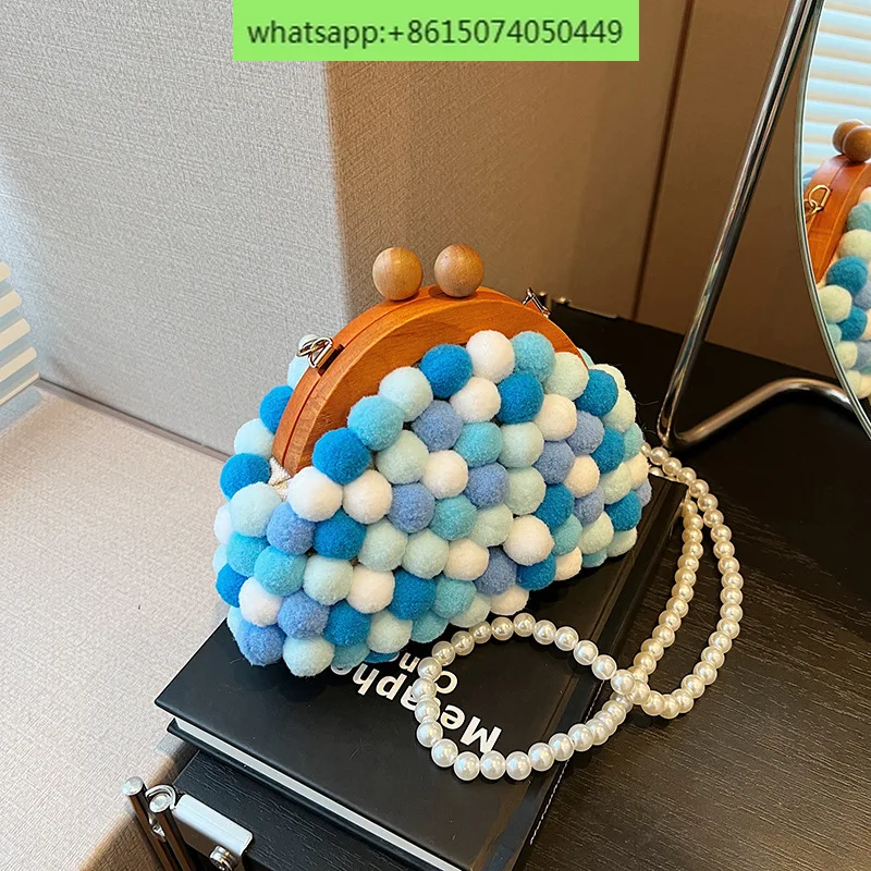 

Retro Beaded Tote Bag Handheld Women's Bag Christmas Plush Ball Versatile Women's Woven