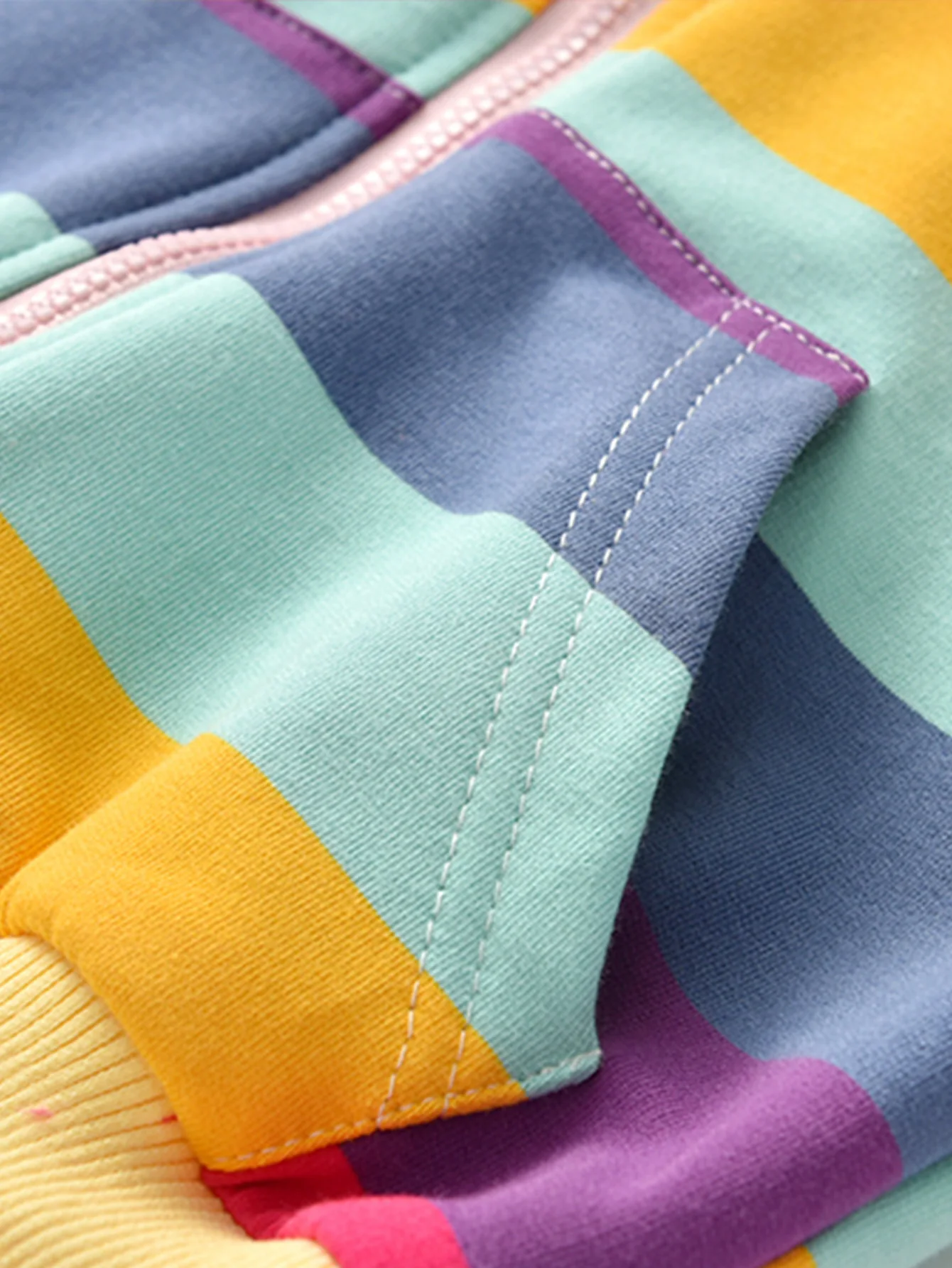 Mädchen Frühling Herbst Mode Kapuzenjacke mit Reißverschlusstasche Regenbogen-Streifen Personalisiertes Niedliches Design – Detail 5