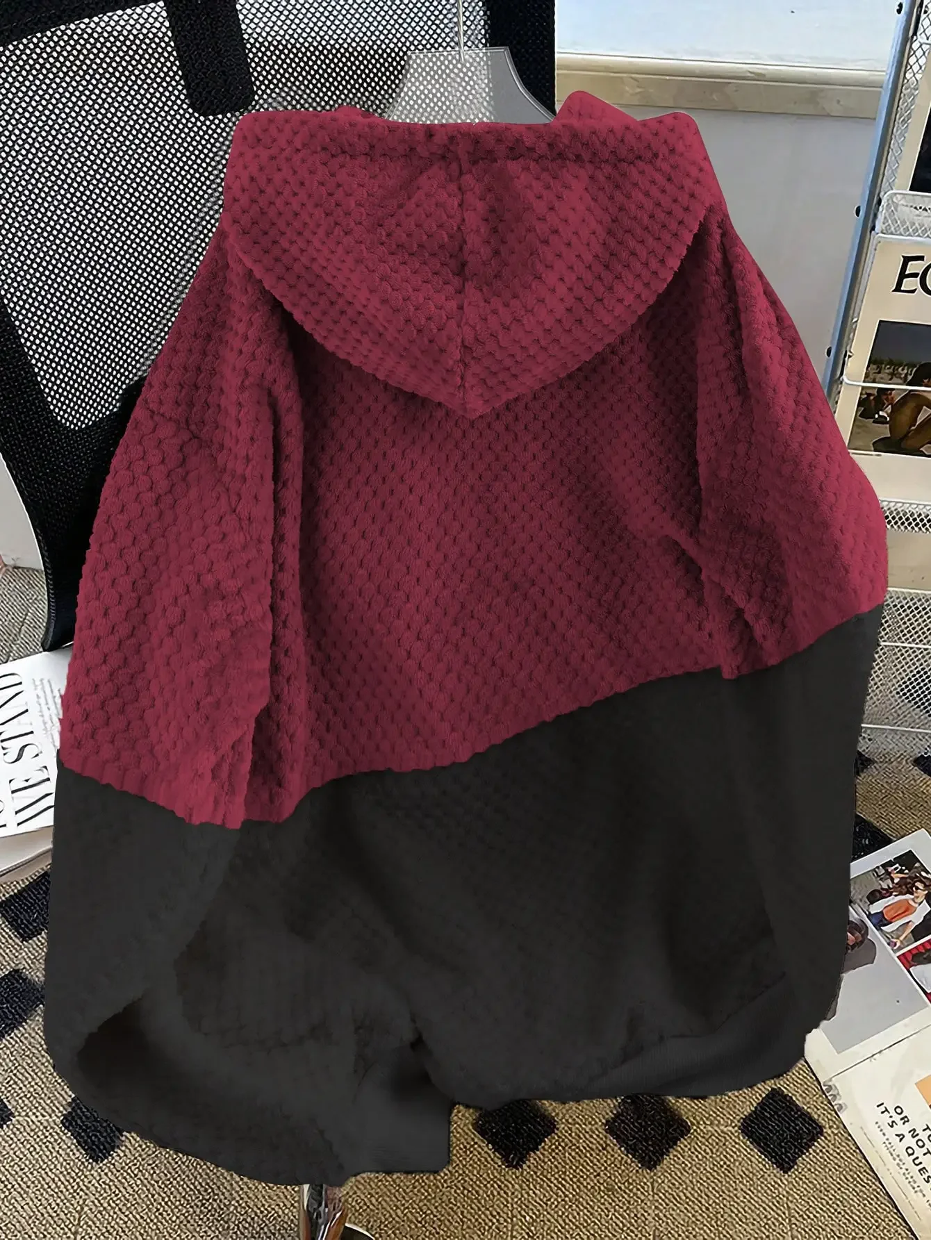 Womens Oversized Fleece Hoodie Urban Trendsetter Edgy Aesthetic Long Sleeve Pullover Sweatshirt Maroon Wine Red Black Two Tone Colorblock Textured Sherpa Tassel Drawcord Kangaroo Pocket Drop Shoulder Baggy Fit For Fall Winter Daily Outfits Christmas Gift