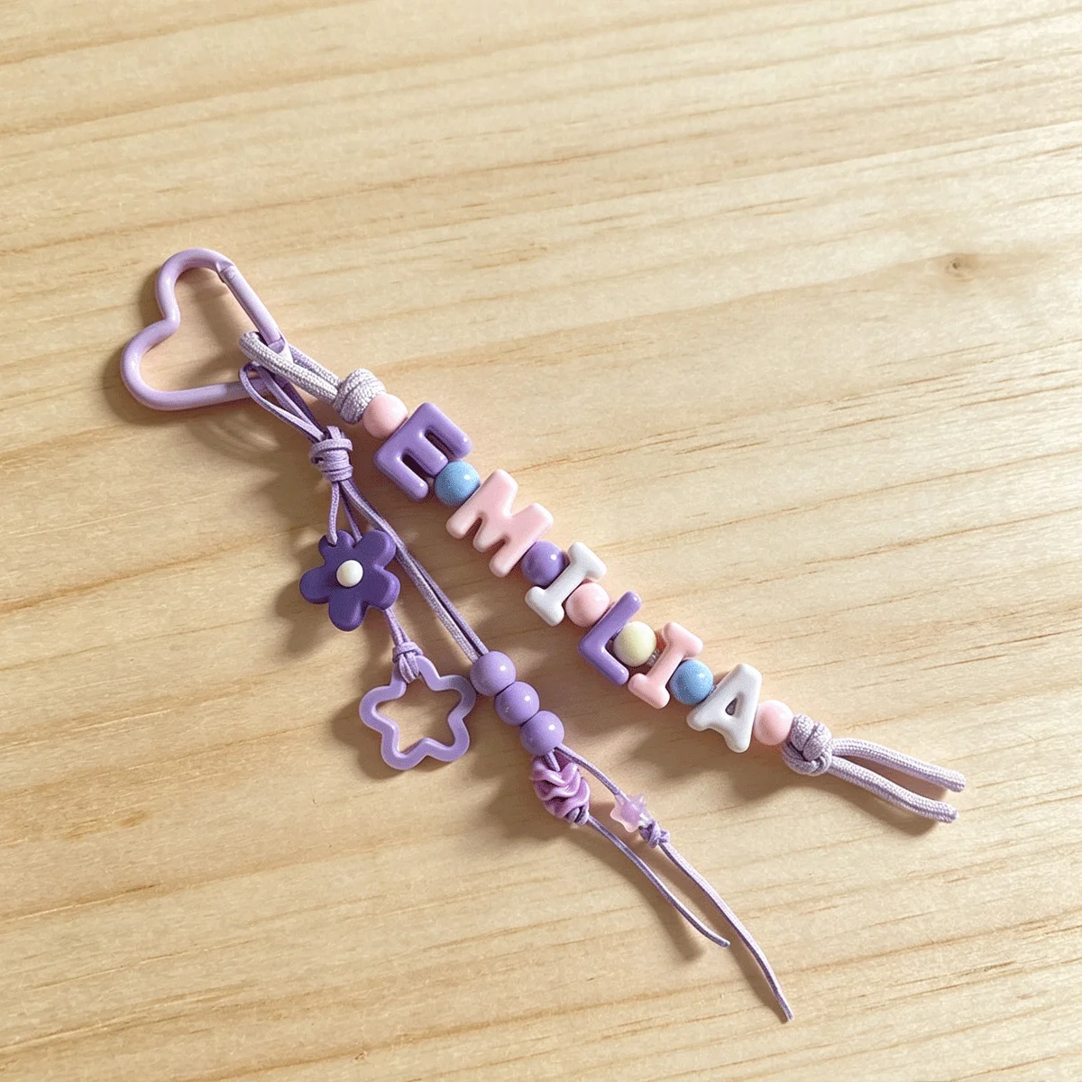 1 Stück personalisierter geflochtener und perlenbesetzter Taschenanhänger – Blumen-Schriftzug-Schlüsselband, personalisierter bunter Namensschlüsselanhänger, Weihnachtsgeschenk – Detail 8