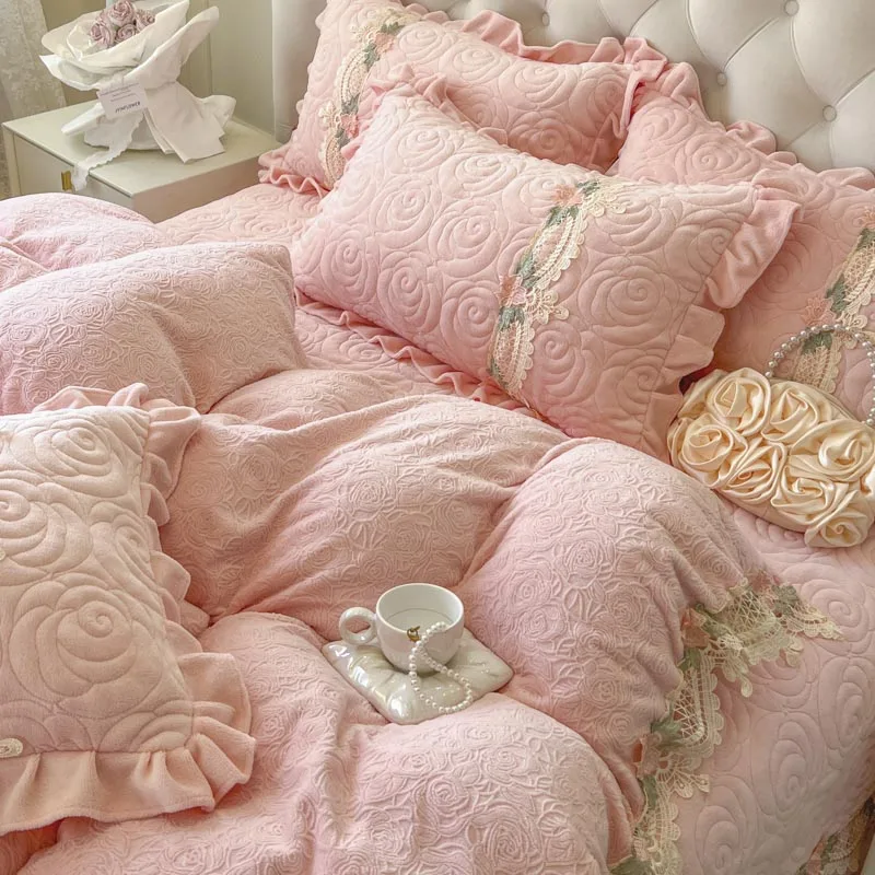 4/6Pcs Pink Flowers Lace Ruffles Princess Bedding Set Warm Thickened Winter Carved Velvet Duvet Cover Set Bedspread Pillowcases