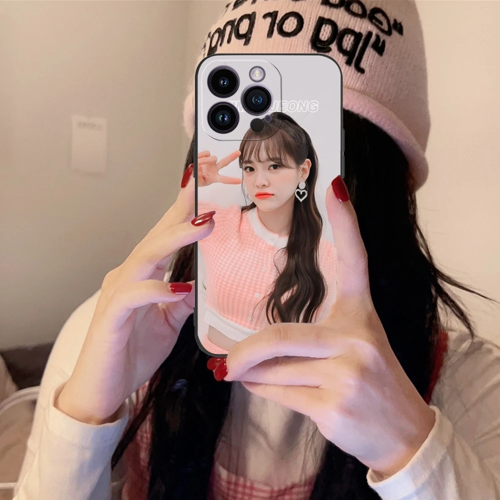 Cute Kim SeJeong Mobile Cell Phone Case for iPhone 15 14 13 12 11 X XR XS 8 7 Pro Max Plus Mini Black Soft Phone Cover Shell