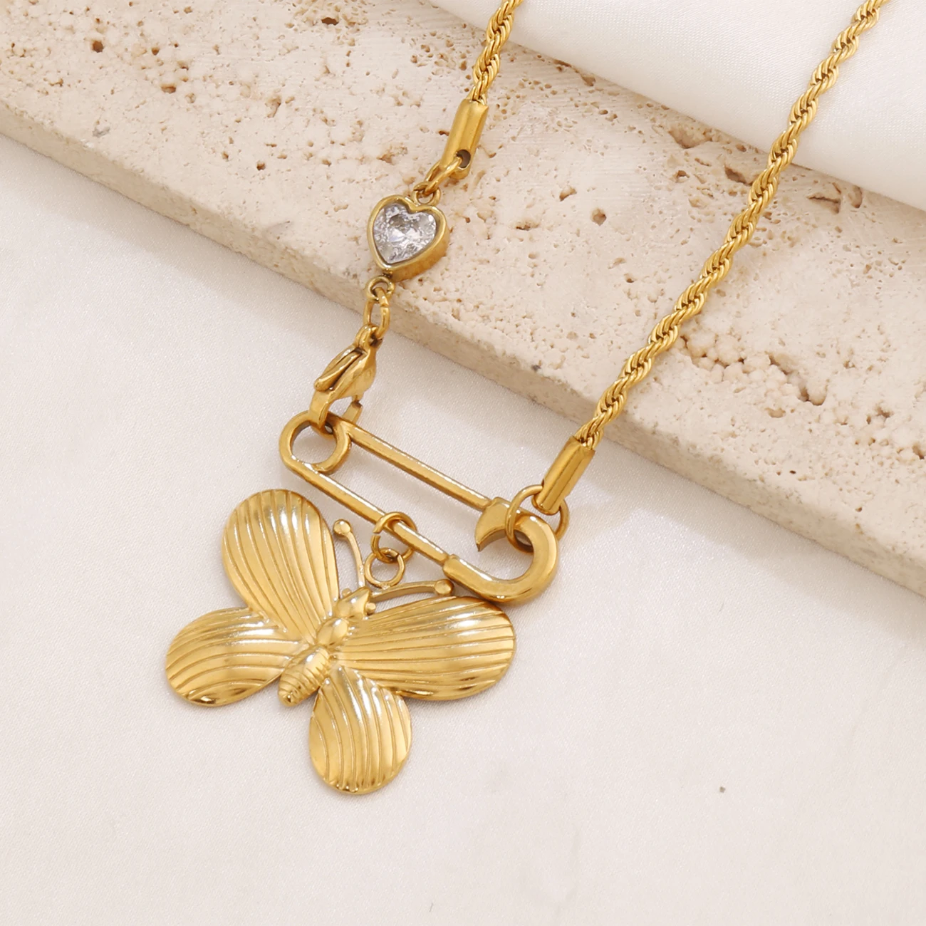 316L الفولاذ المقاوم للصدأ عقد بحلية متدلية على شكل فراشة قلادة للنساء موضة القلب الزركون بروش Charms سلسلة القلائد فام مجوهرات هدايا