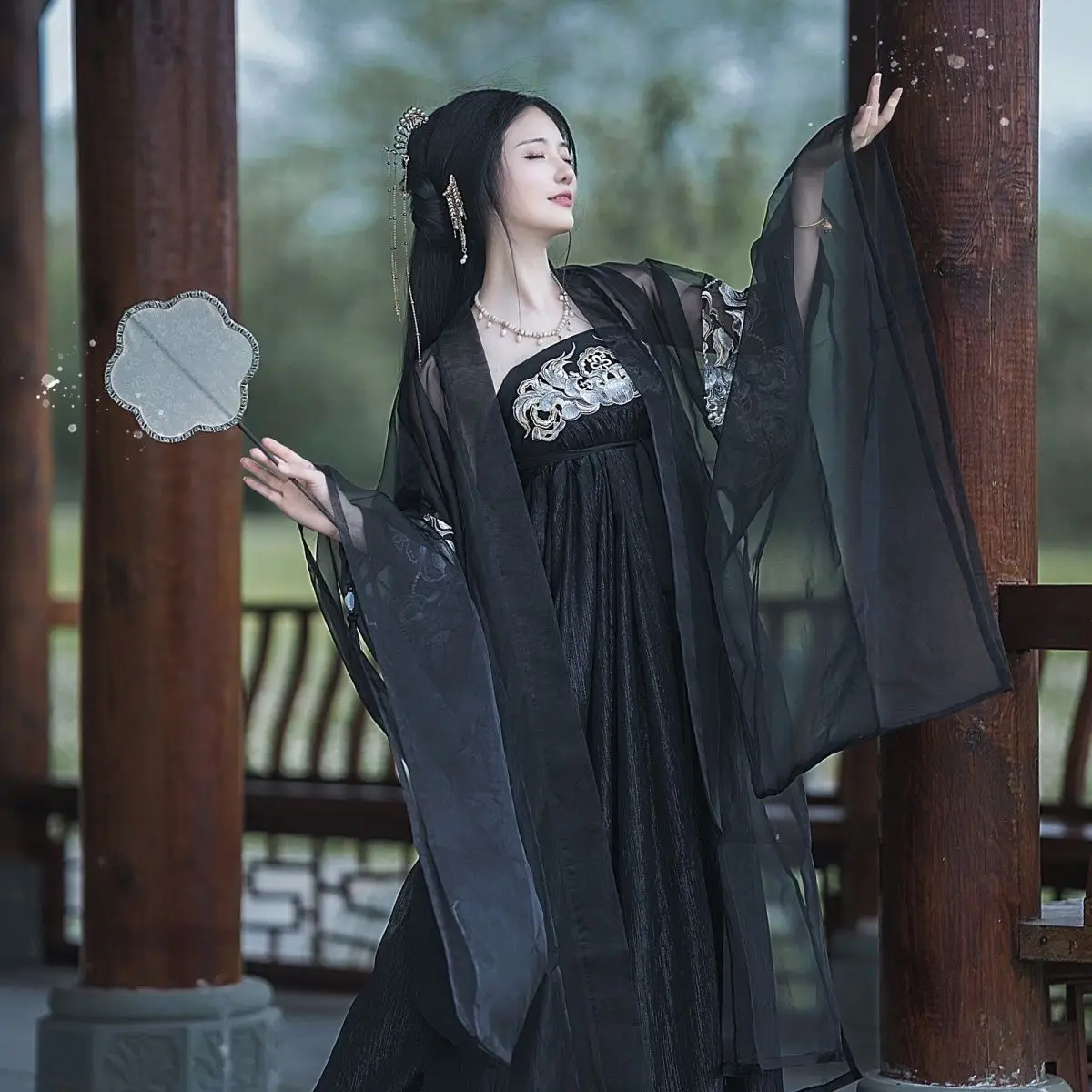 Chinese costume drama heavy industry embroidered Hanfu black