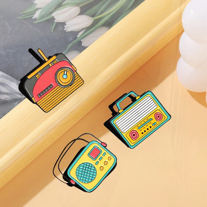 Clothes Lapel Pins 80s 90s Badge Jewelry Gift for Friends Vintage Collection Enamel  Pins Radio TV Walkman Pines Backpack