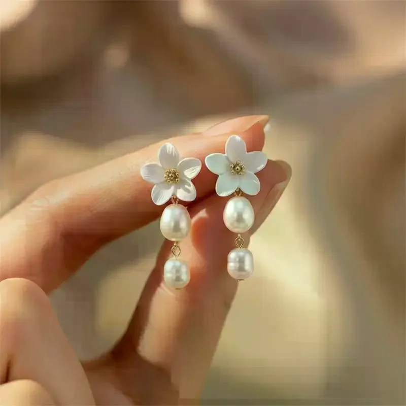 Imitation Baroque Pearl Flower Drop Earrings Elegant White Jewelry for Women Fashion Accessory Holiday Gift Idea