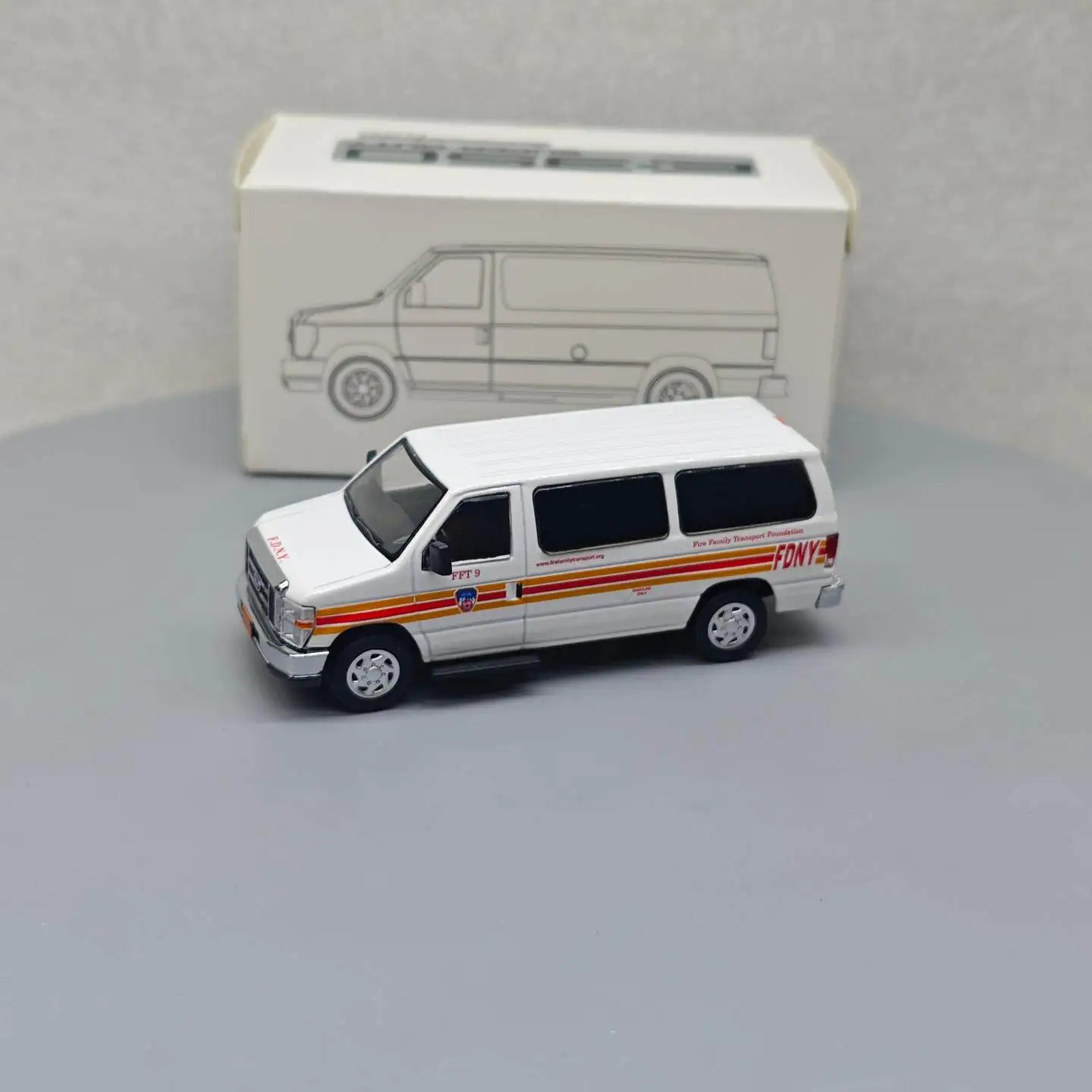 596 1:64 Camionetas Serie E, Departamento de Bomberos de la Ciudad de Nueva York FDNY 596 111, Modelo de Coche de Aleación Fundida a Presión, Regalo Coleccionable