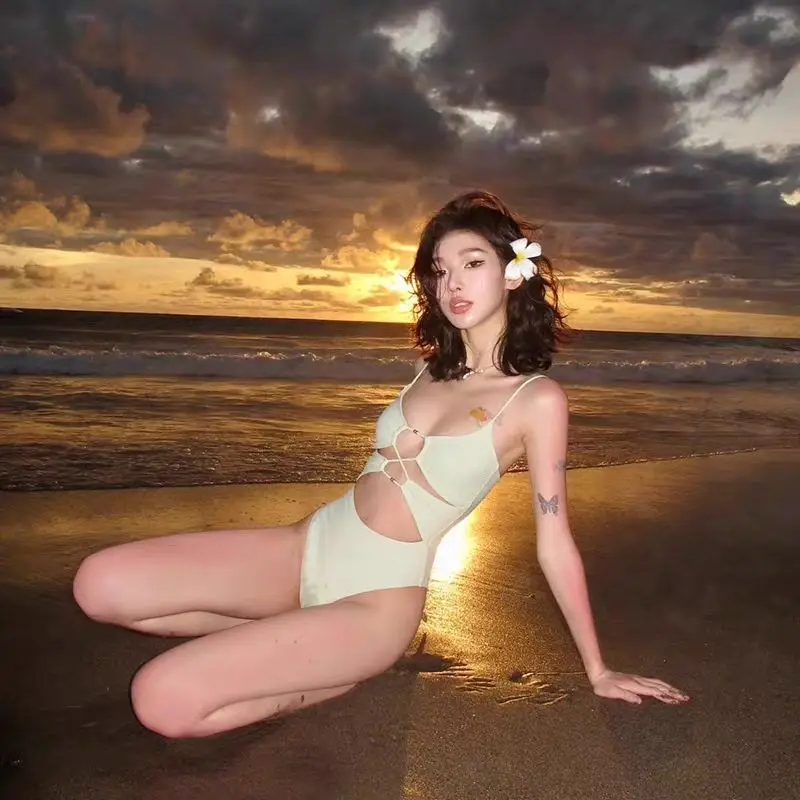 Vintage Aesthetic One Piece Swimsuit Women Light Green Cutout Criss Cross Spaghetti Strap Cute Monokini Swimwear Beach Outfits