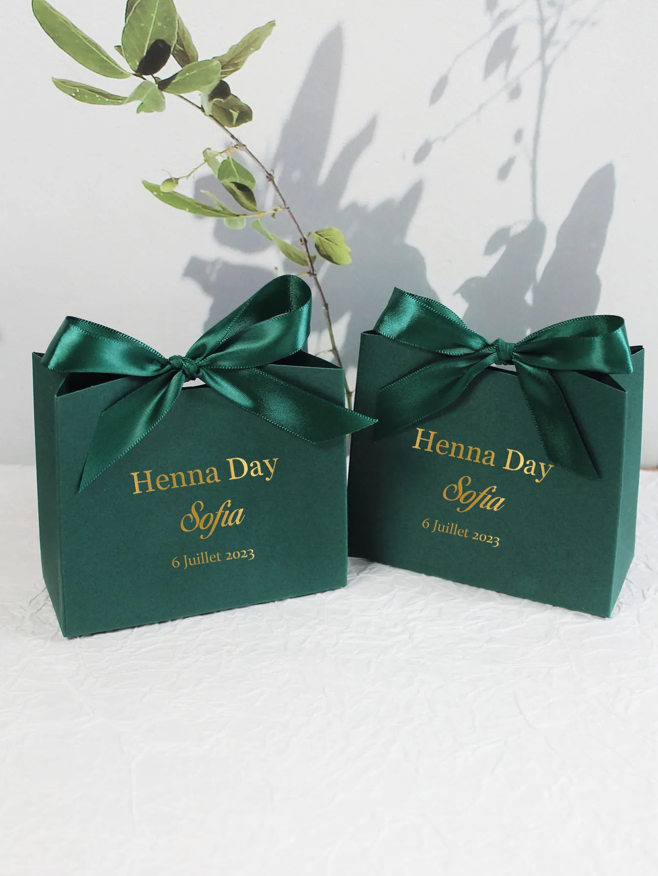 Customizable \'Henna Day\' Mini Gift Boxes with Gold/Green Satin Ribbon, Personalized Name and Date, Perfect for Wedding Favors