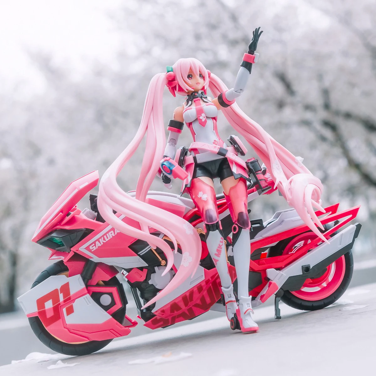 

Hatsune Sakura Future Pink Sound Explosion gifts for girls movable figure Figure Mechanical Doll Assembly Kit Model Toy ornament