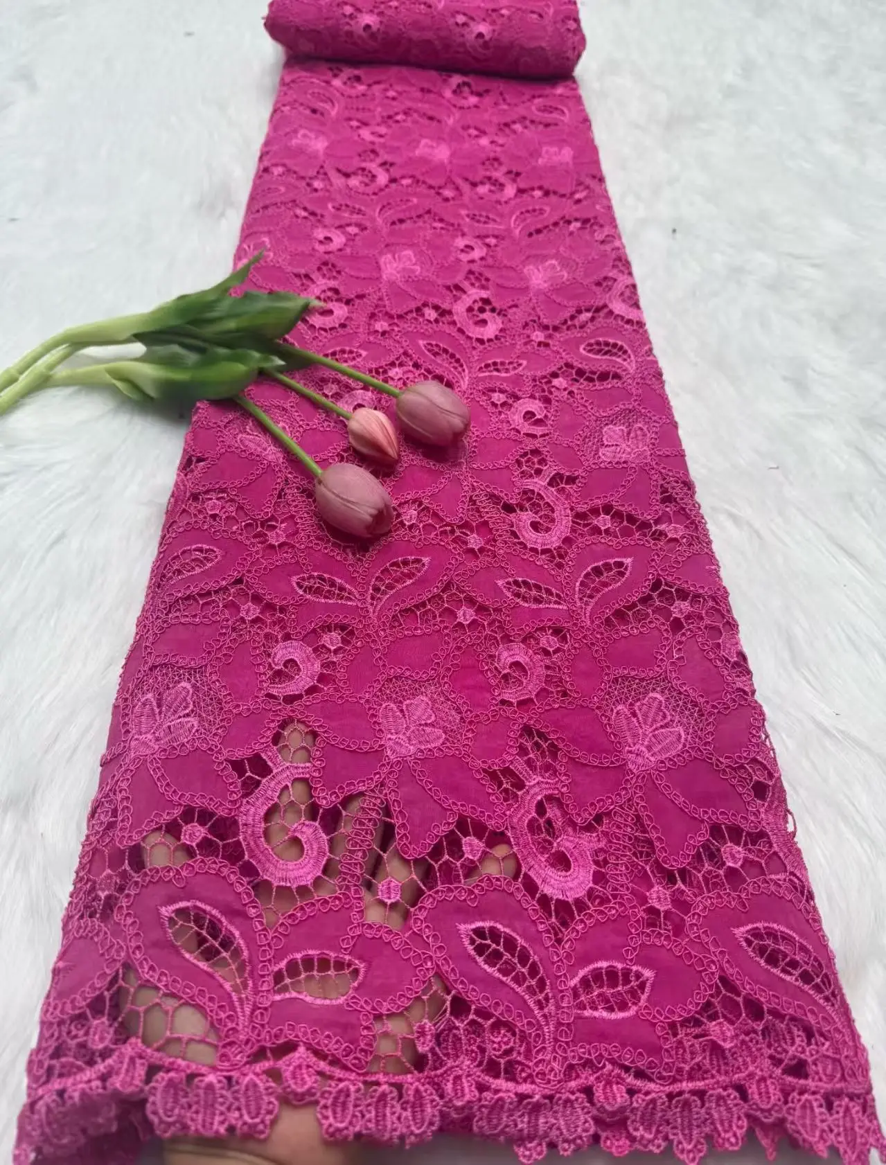 Tela de encaje Soluble en agua francés 2025, nuevo diseño, cordón de guipur africano con cristal para mujer, costura de vestidos de fiesta