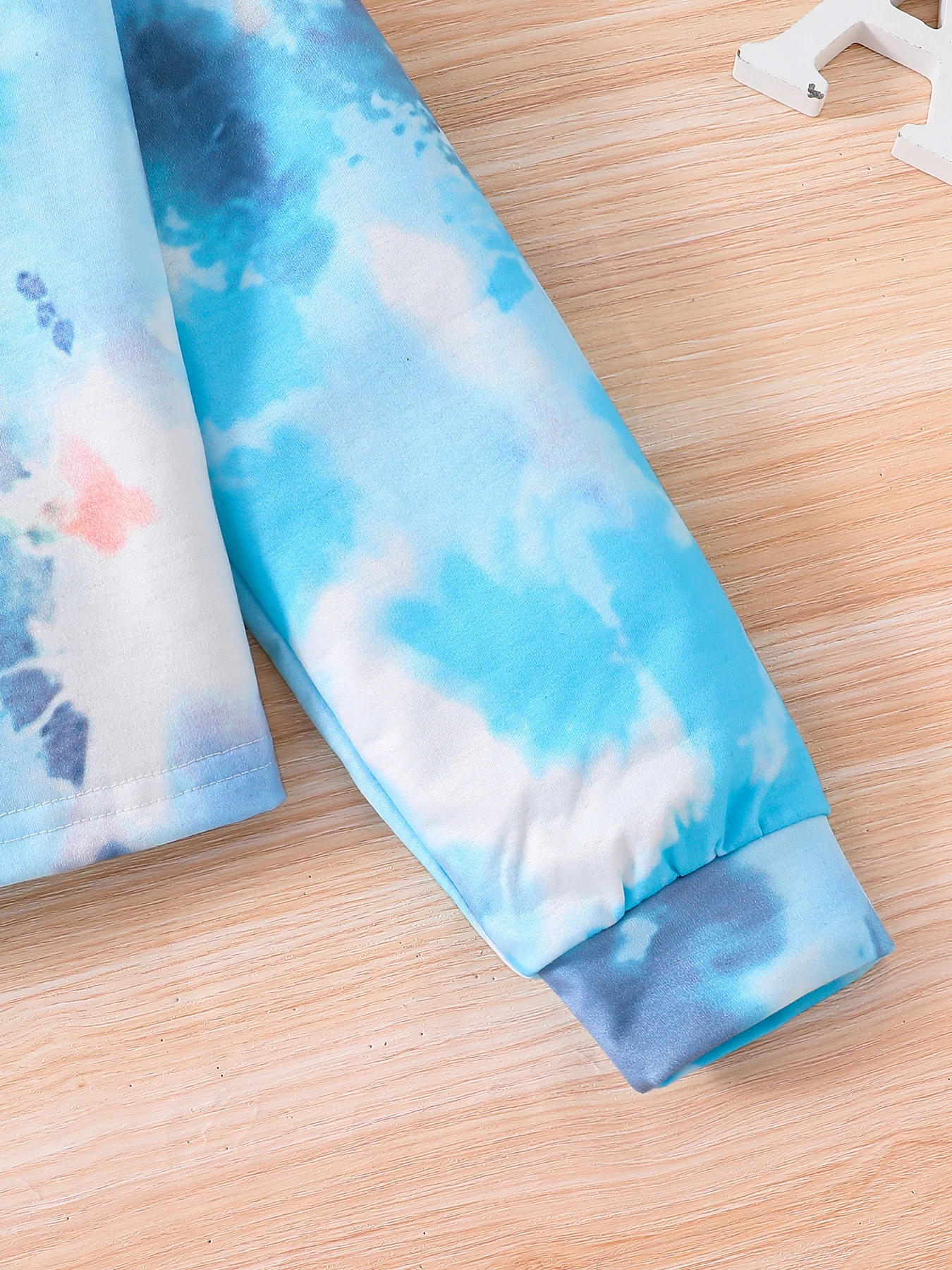 2-piece girls Spring and Autumn fashion tie-dye letter round neck long sleeve + black slim pants suit