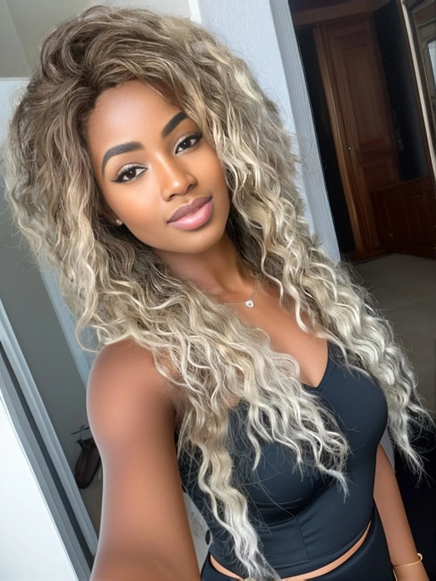 Synthetic Hair 26 Long Curly Wavy Wigs for Black Women Drag Queen with Free Part Hairline Thick Ombre Blonde Wigs Female Costume