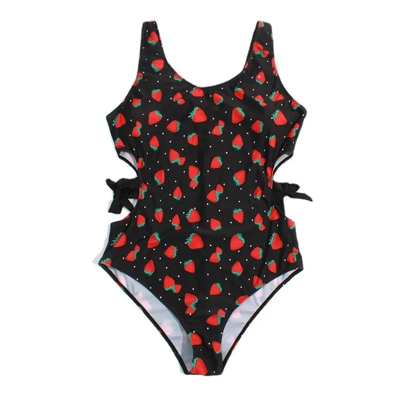 Traje de baño negro de una pieza con tirantes estampados, traje de baño Sexy con estampado de fresa, traje de baño cómodo con tirantes anchos para el hombro