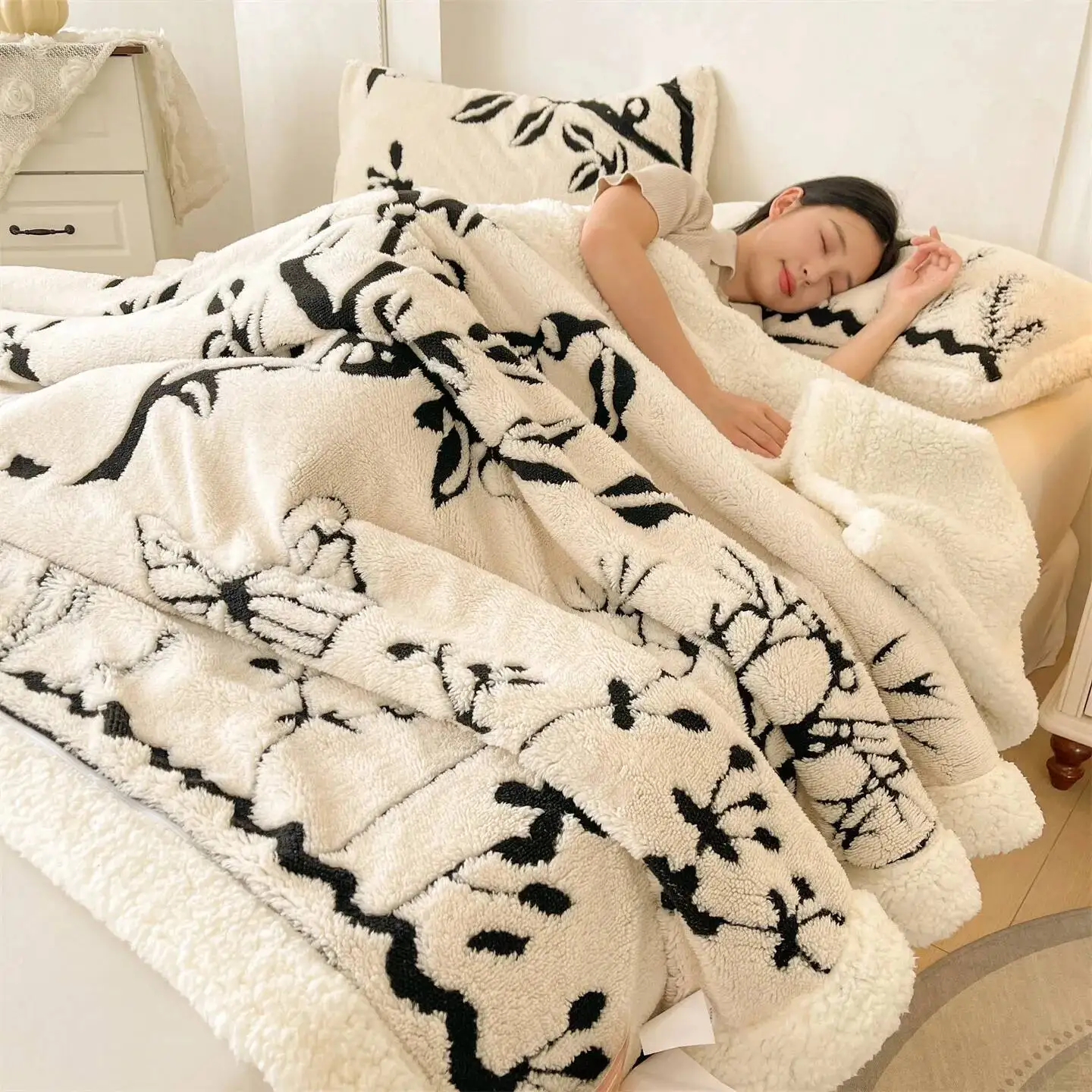 

Nordic Style Floral Jacquard Fleece Soft Warm Imitation Lambswool Throw Blanket For Sofa Bed Multifunctional Plush Plaid