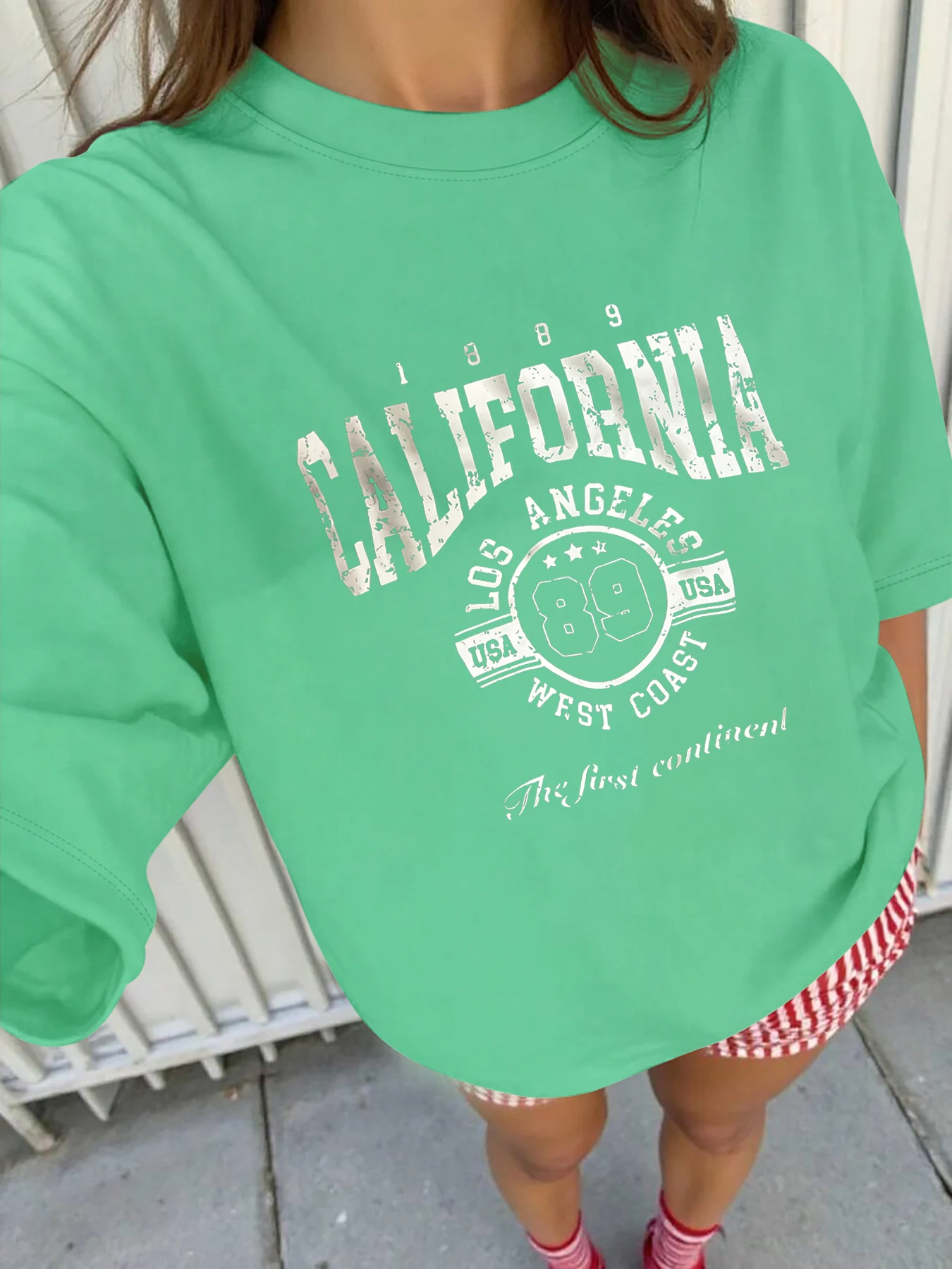 

Женская белая футболка больших размеров с коротким рукавом, винтажная футболка «КАЛИФОРНИЯ» с графическим принтом, модная повседневная одежда в стиле ретро