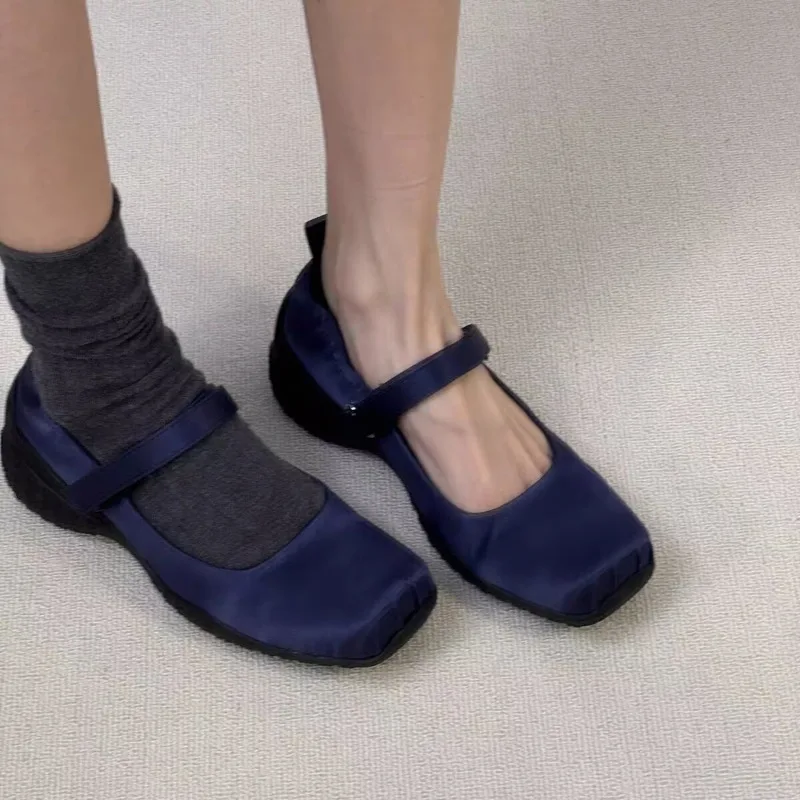 Fashionable and Comfortable Soft-soled Mary Jane Shoes for Women, High-end Style, Shallow Toe Single Shoes view 4
