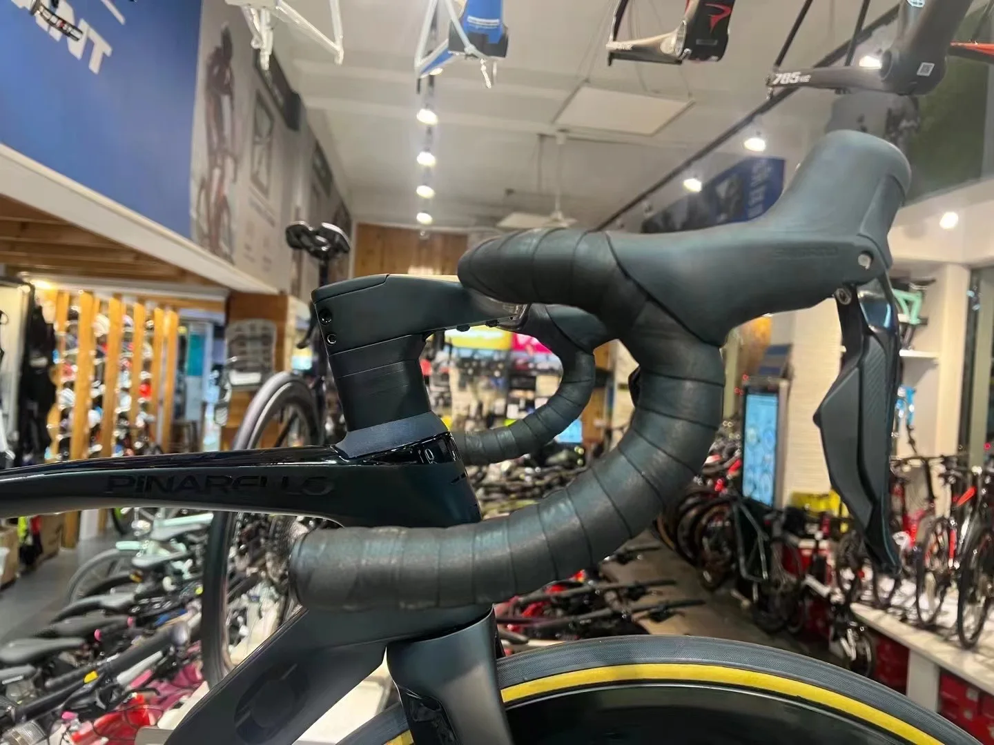 

Pinarello PRINCE DOGMA F X1 Rolling Stone Carbon Handle Bar Classic II Internal Routing Handle Bar fit for fsa acr routing