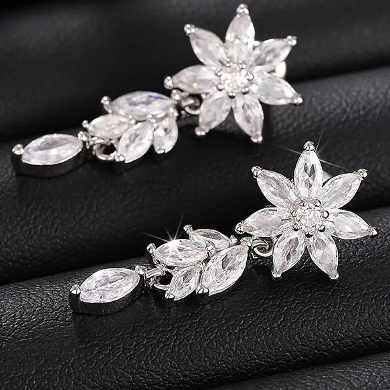 Huitan Fresh Style Damen-Ohrringe mit Blumen-Design, voll funkelnd, mit CZ, elegantes Party- und Alltagszubehör, vielseitiger Hochzeitsschmuck