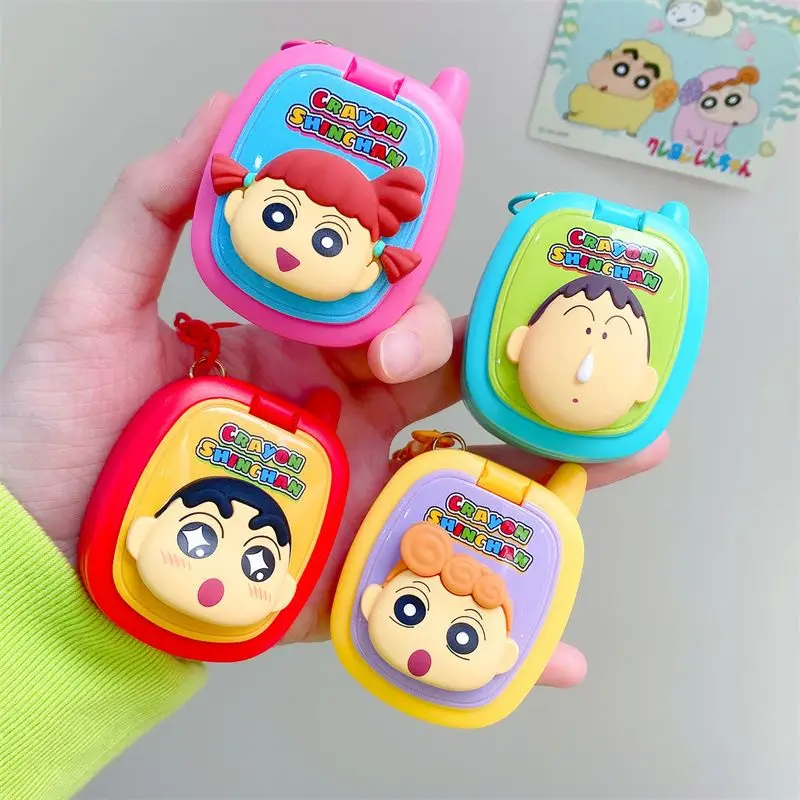 Neuer Crayon Shin-chan Anime-Schlüsselanhänger, niedlicher Cartoon-Spielkonsolen-Anhänger, hochwertiger Anhänger für Schultaschen und Rucksäcke, Geschenk im Großhandel. – Detail 7