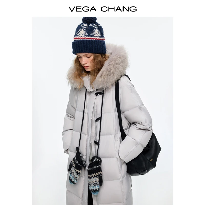 เสื้อแจ็คเก็ตดาวน์ยาวสำหรับผู้หญิง Vega Chang รุ่นใหม่สำหรับฤดูหนาว พร้อมฮู้ดและปกขนแรคคูนที่ถอดออกได้  กระดุมแบบสลับ [ไม่รวมอุปกรณ์เสริม]
