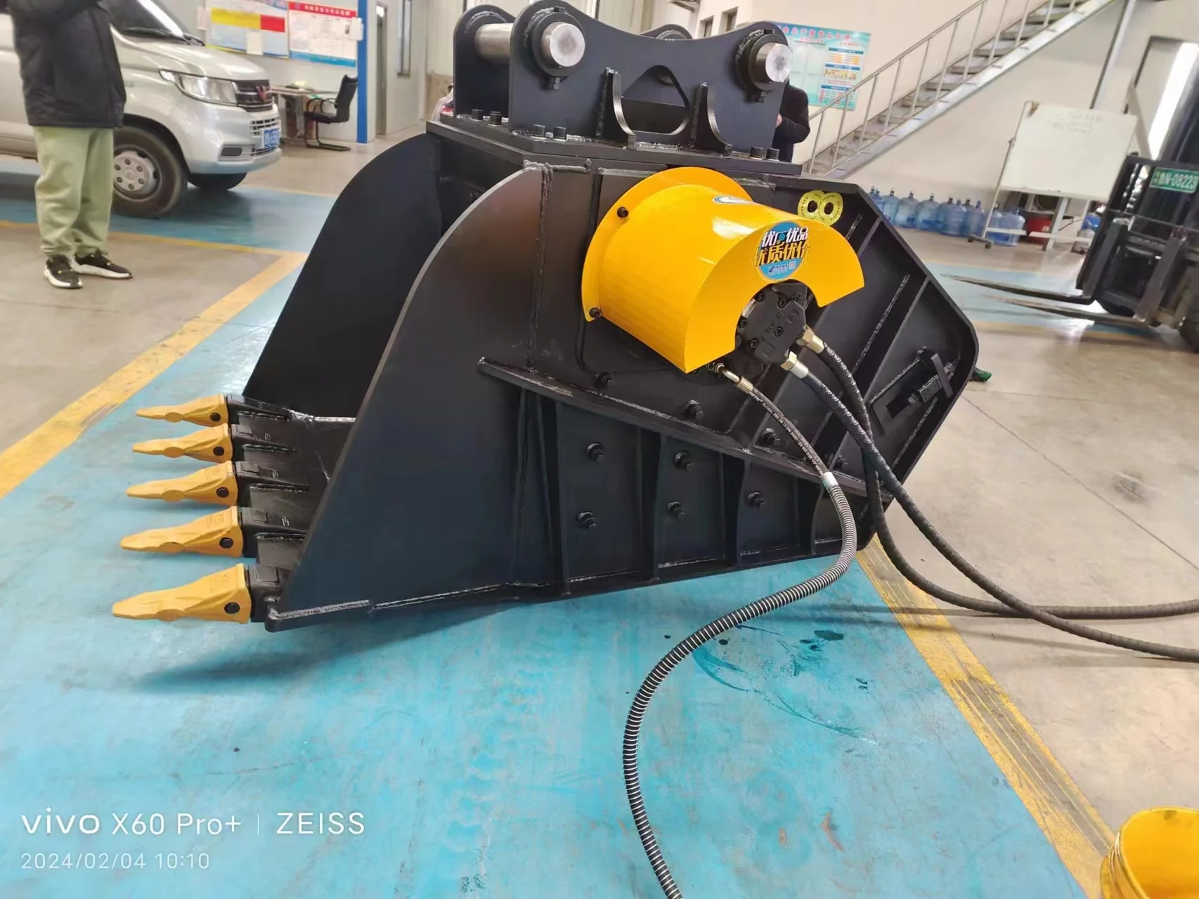 Powerful Excavator Crusher Bucket for Large-Scale Crushing Operations Heavy-Duty Performance