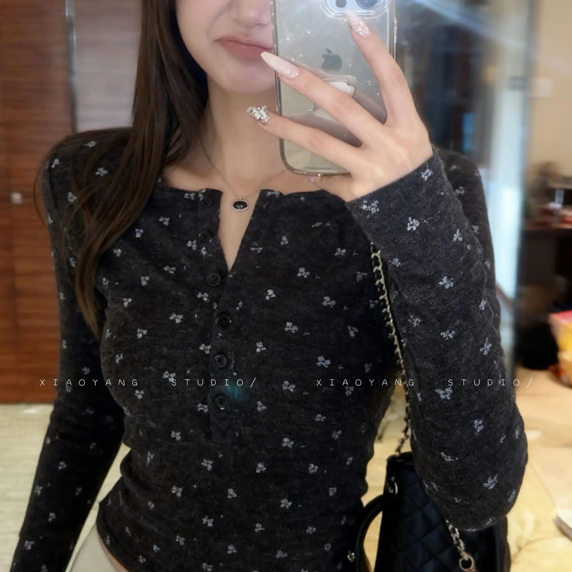 

Gagaok карбоно-серая футболка с длинными рукавами и цветочным принтом, осенняя милая пряная облегающая футболка для похудения, немецкий бархатный теплый внутренний слой, базовый слой