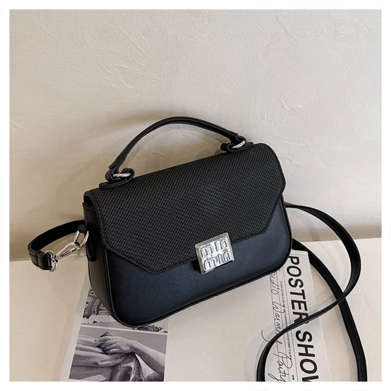 حقيبة يد نسائية راقية مصنوعة من الجلد المطبوع على السحابة تتميز بتصميم ركاب عصري ومظهر أنيق مشهور