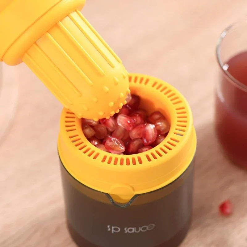 

Food Grade PP Pomegranate Juicer Household Tool Manual Press Fruit Squeezer Creative Small Portable Outdoors Orange Lemon Juicer