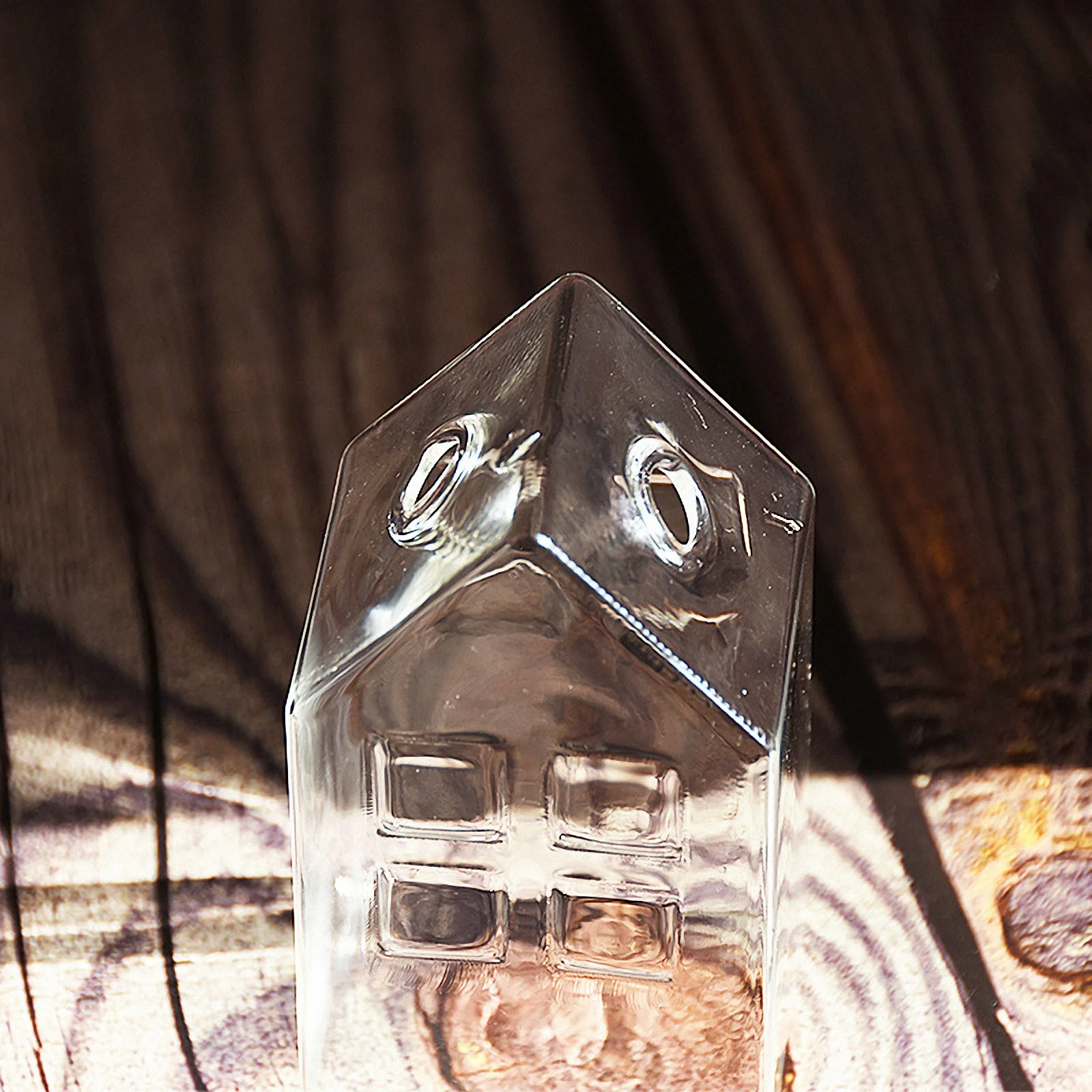 

1Pcs Desktop Glass Flowerpot Elegant Transparent Vase Unique House Shape Smooth Lines Perfect for Flower Arrangement Plant