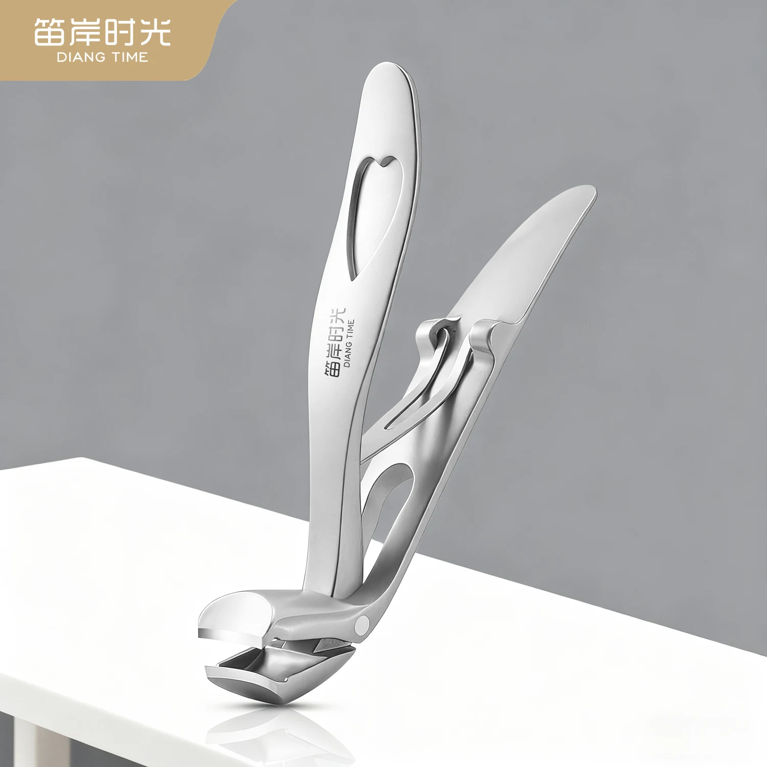 

Stainless Steel Nail Clipper for Elderly Grooming Ergonomic Angled Minimizes Bending to Protect Waist Nails Clipper