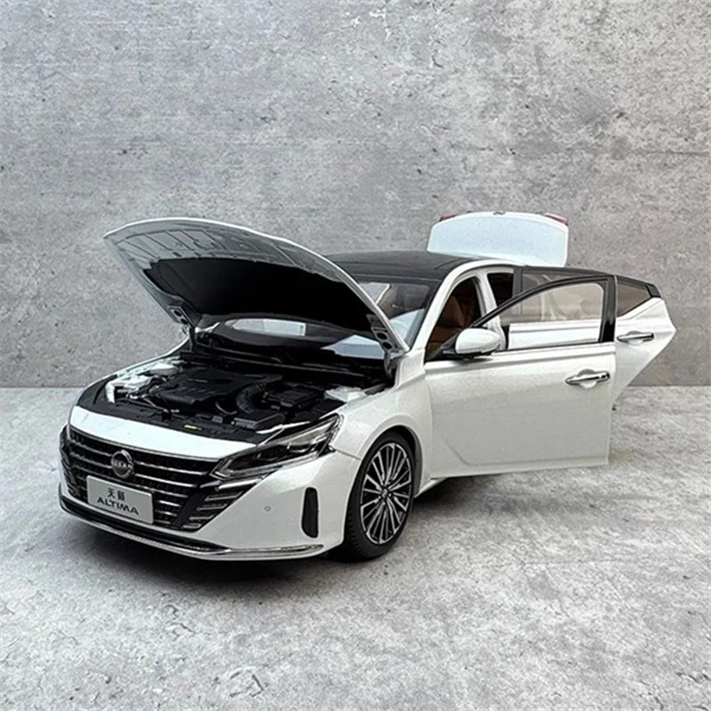 

1:18 Nissan ALTIMA 2023 Coupe Alloy Luxy Car Model Diecast Metal Vehicles Car Model High Simulation Children Toy Gift Decoration