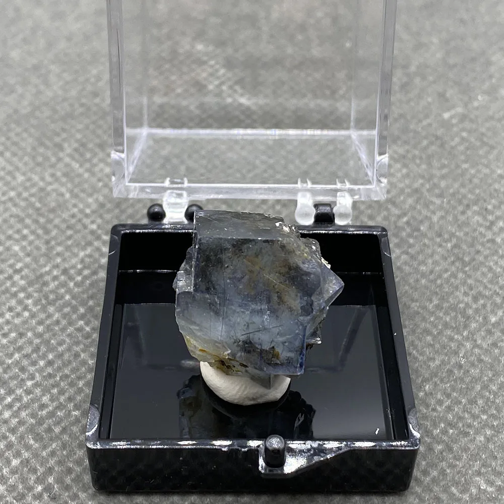 عينات معدنية من الفلوريت الطبيعي 100% أصلت في مجموعة أحجار Xigangxian الصينية + حجم الصندوق: 35*35*35 مللي متر