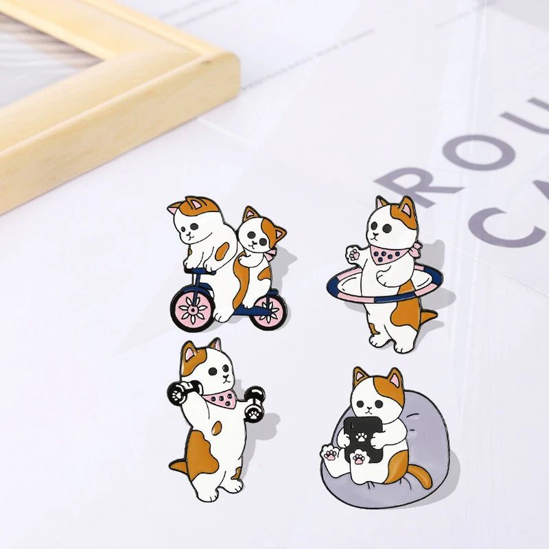 Lapel Pins para crianças e amigos, Emblema dos desenhos animados, Funny Cats Enamel Pins, Custom Cat Egg Bike Halteres, Pins esportivos, Saco de jóias